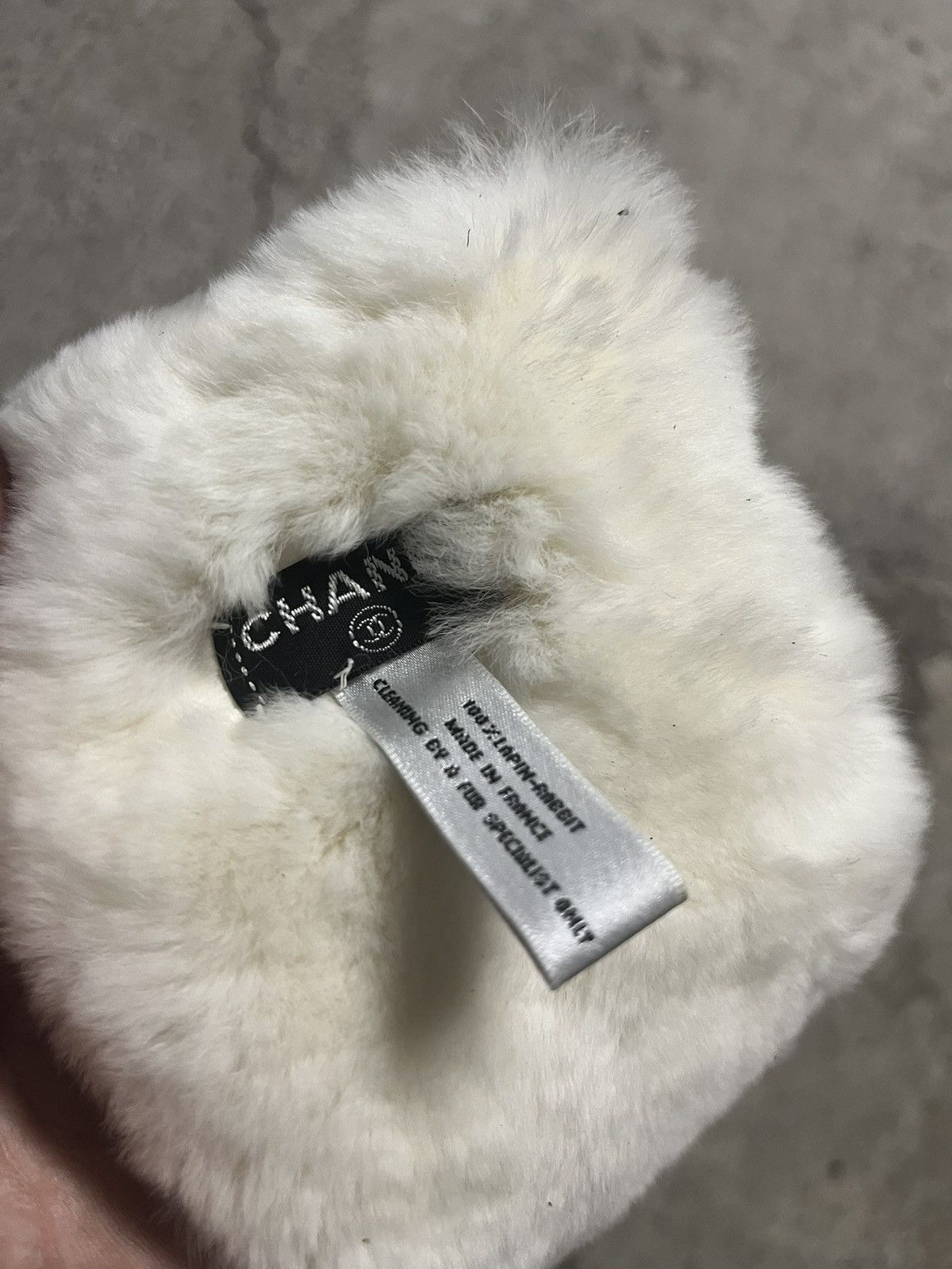 Chanel Chanel rabbit fur logo cuff Size ONE SIZE - 4 Thumbnail