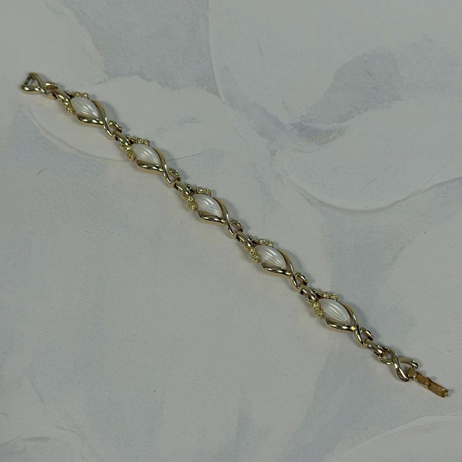Vintage VTG 1958 Sarah Coventry My Fair Lady Thermoset Jewelry Set Size ONE SIZE - 11 Thumbnail