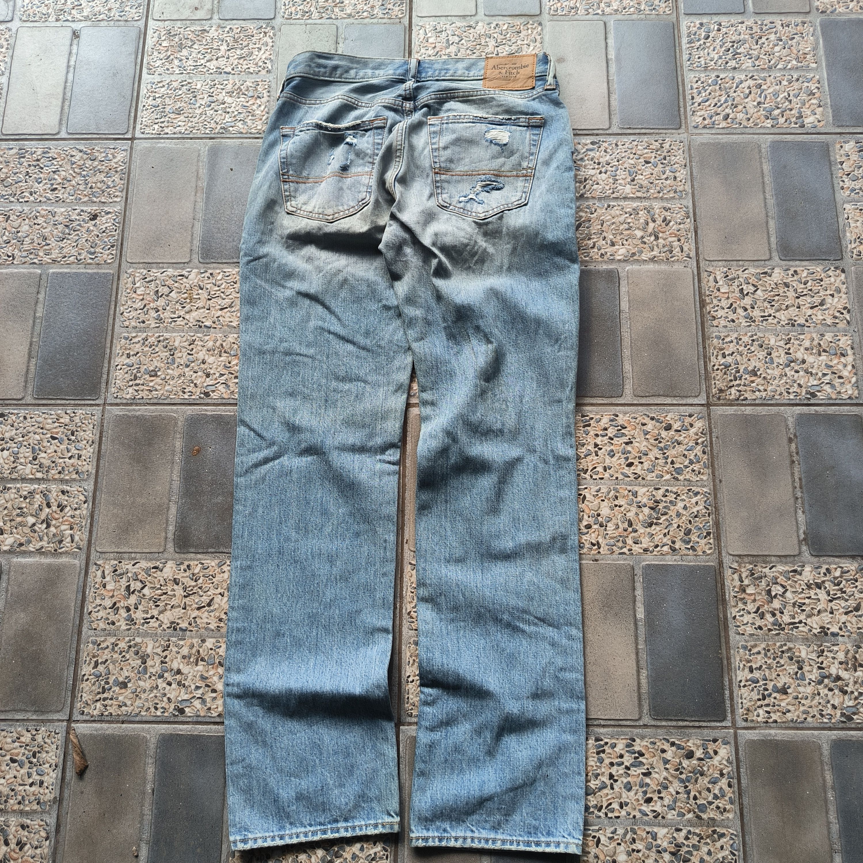 Abercrombie & Fitch Vintage Abercrombie Distressed Jeans Size US 31 - 11 Thumbnail