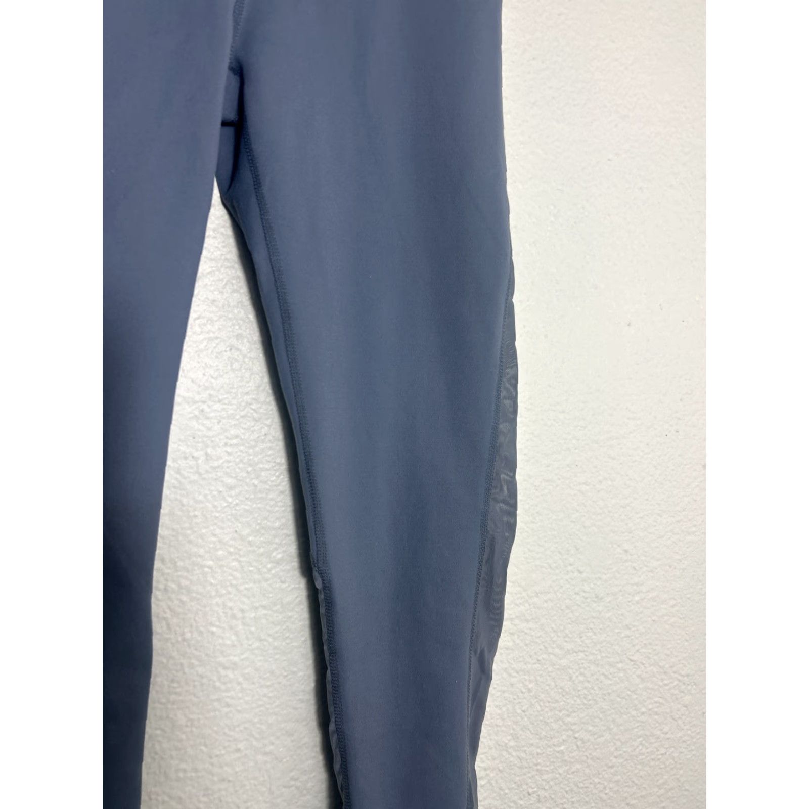 Fabletics Fabletics Leggings Womens Gray Breathable Pocket Yoga Pants 28x27 Small Compression Velcro? Size 28" / US 6 / IT 42 - 4 Thumbnail