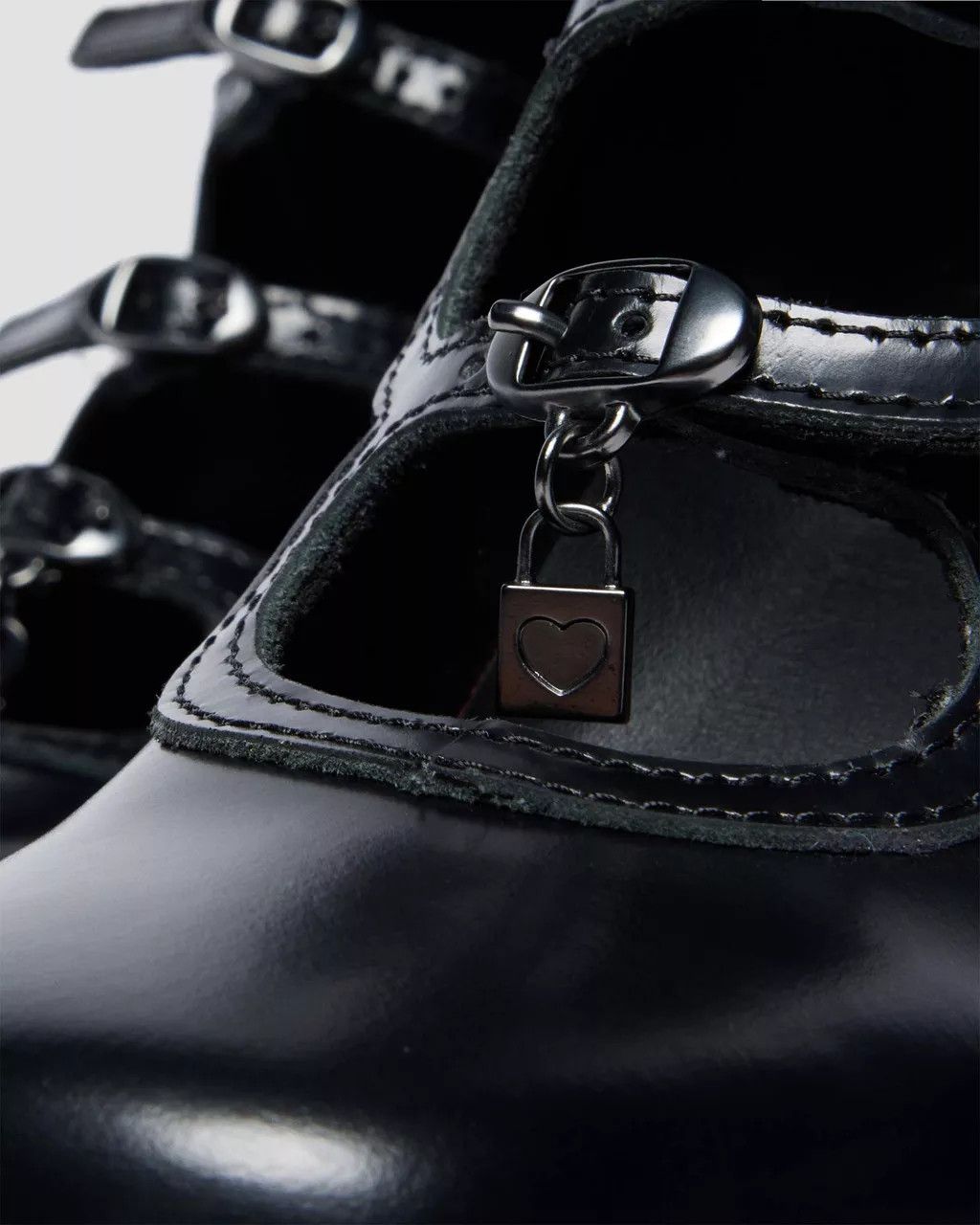 Marc by Marc Jacobs Dr. Martens x Marc Jacobs Kiki Boots in BLACK BUTTERO Size US 6 / IT 36 - 6 Thumbnail