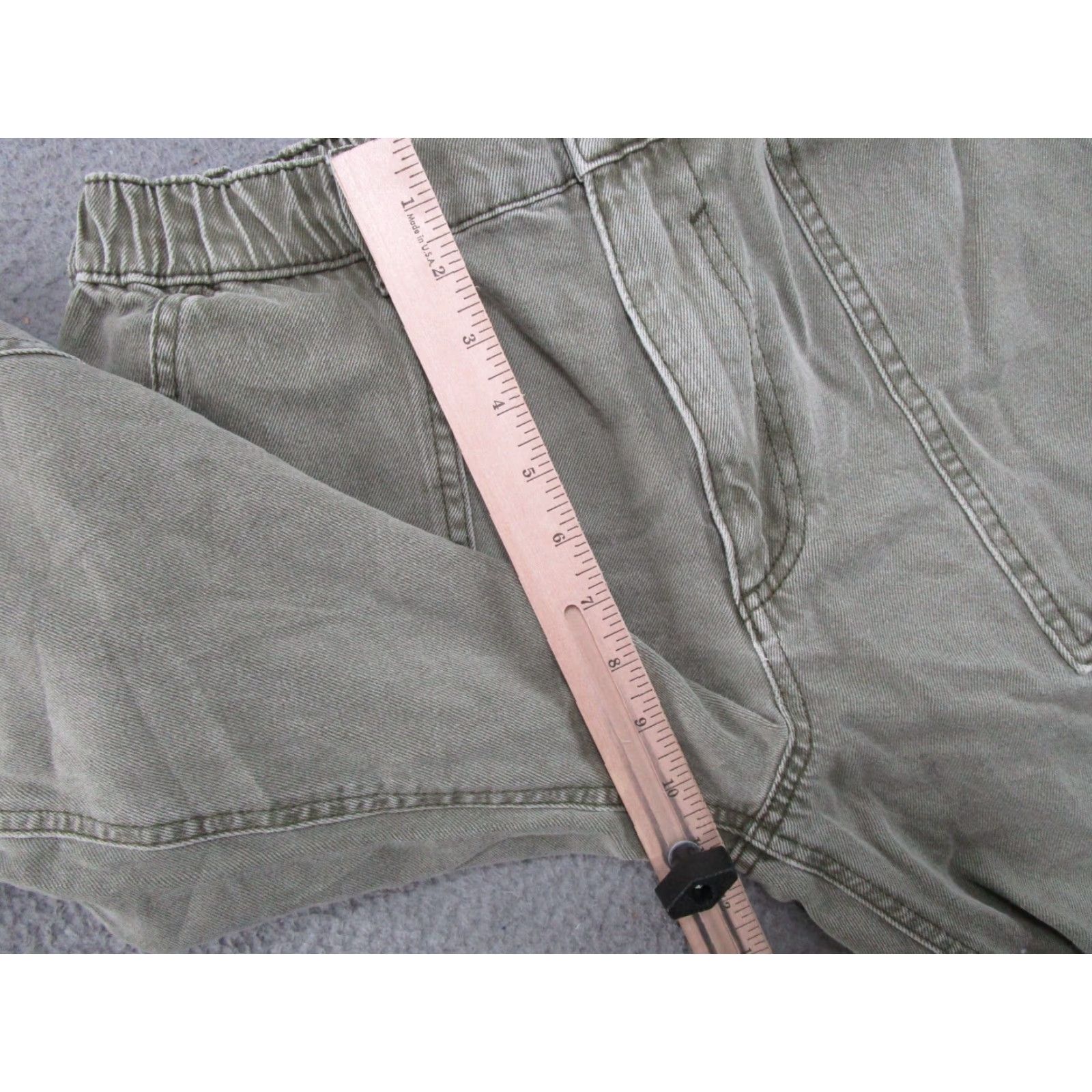 Asos ASOS Green Cargo Pants Straight Leg Olive Size 30 Women Color Green Cargo Pants 30 Womens with Pockets Size 30" / US 8 / IT 44 - 7 Thumbnail