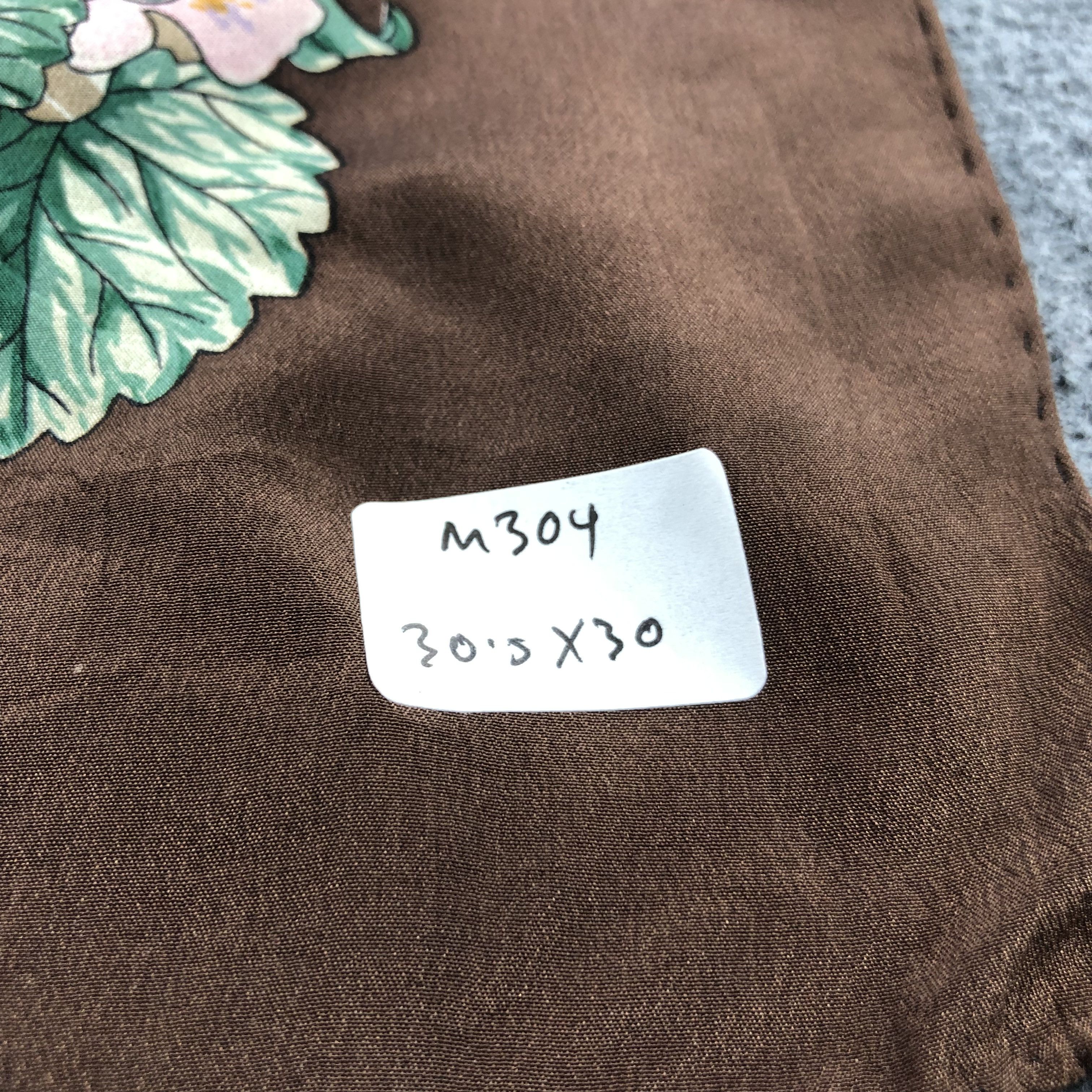 Japanese Brand Vintage Hand Rolled Floral Silk Scarf M304 Size ONE SIZE - 7 Thumbnail