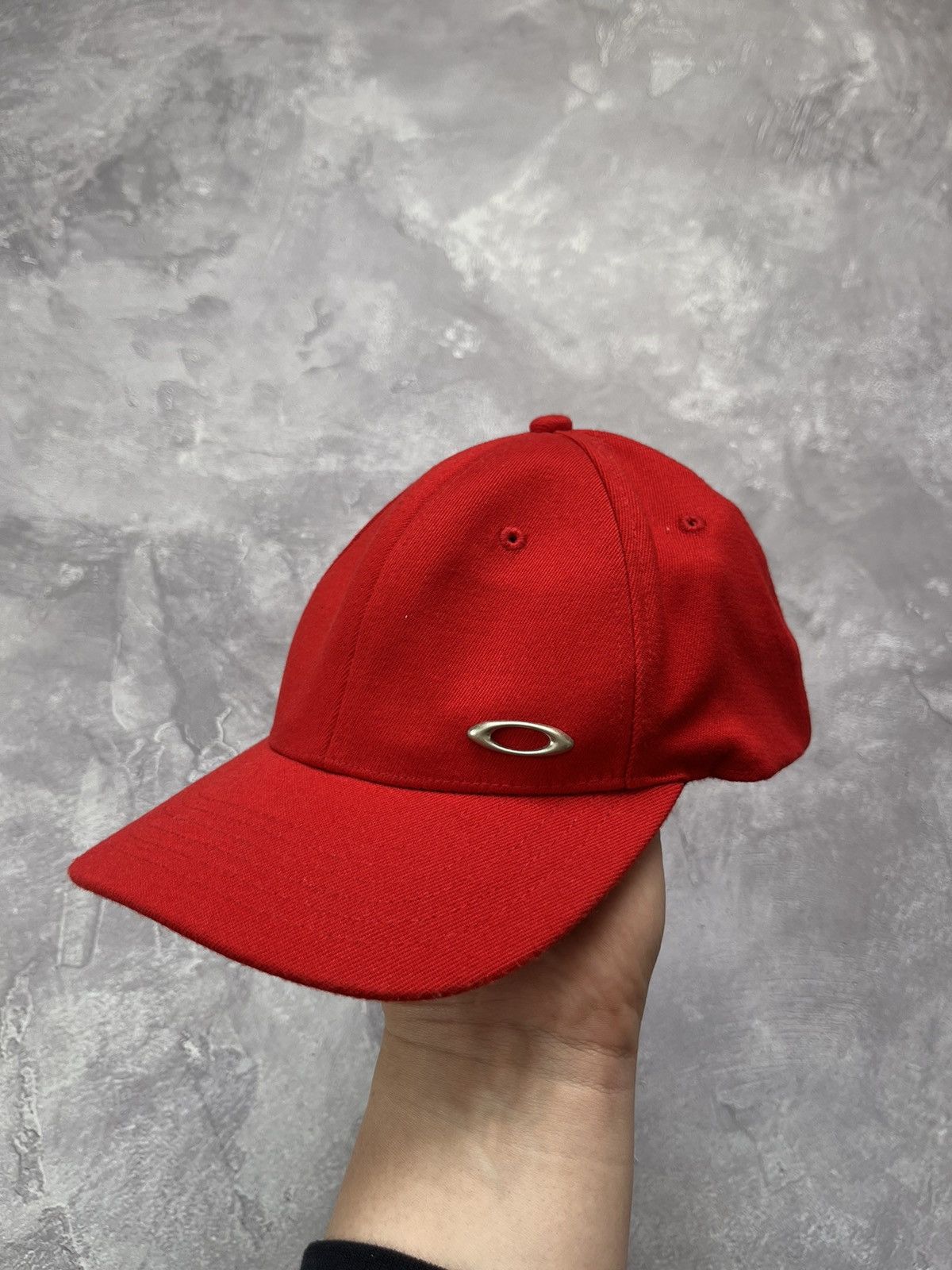 Oakley Vintage Oakley Y2K Metal Logo Style cap hat Red Size ONE SIZE - 1 Thumbnail