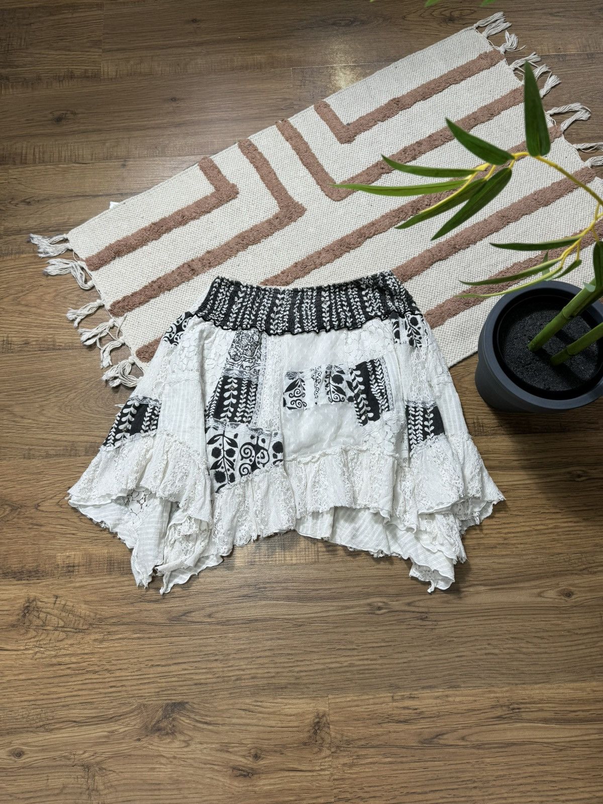 Vintage VINTAGE GUIPURE LACE RUCHES MESH MISI SKIRT Size 30" / US 8 / IT 44 - 6 Thumbnail