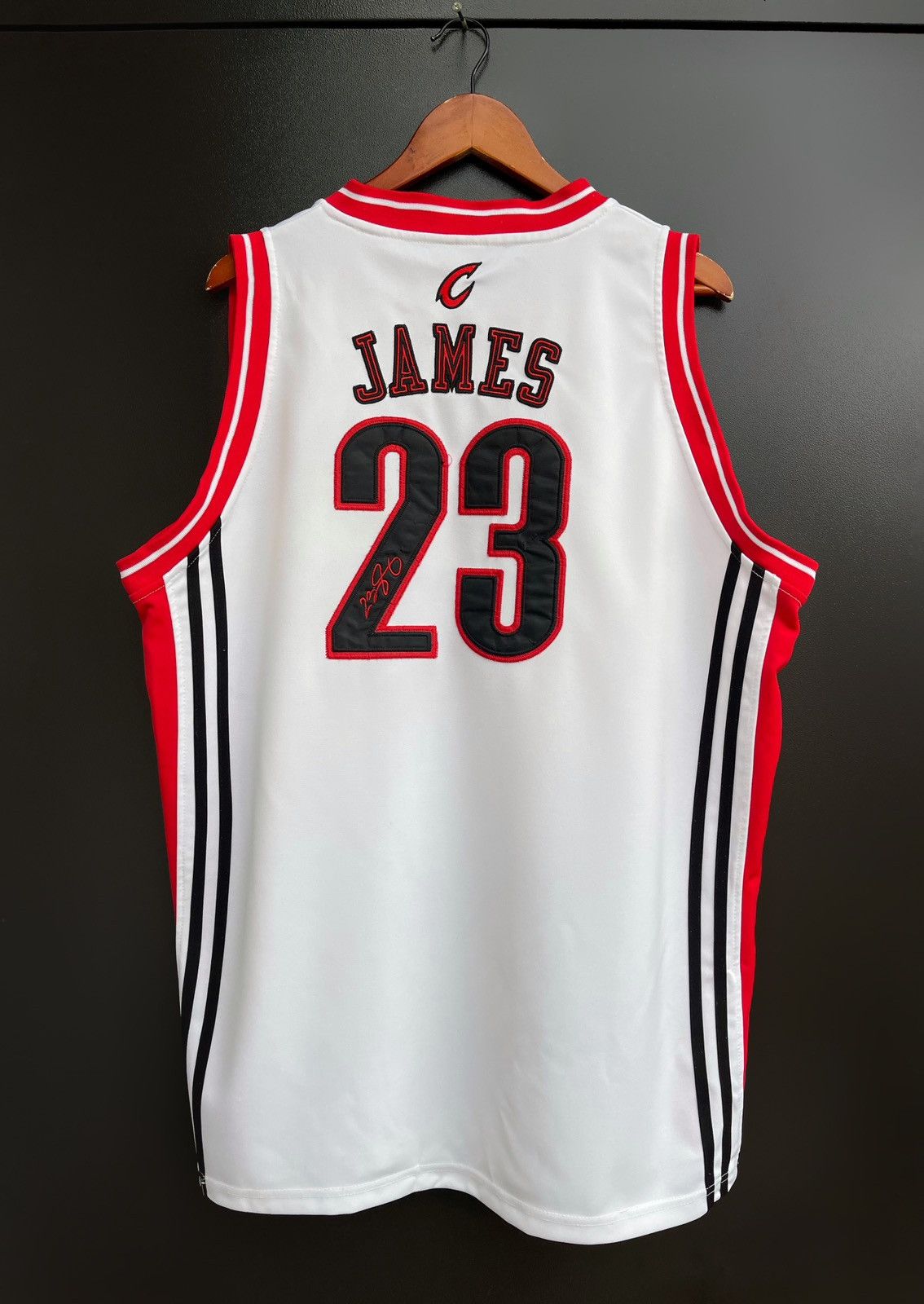 NBA LeBron James 23 Cleveland Cavaliers Hardwood Classics Jersey Size US XL / EU 56 / 4 - 1 Thumbnail
