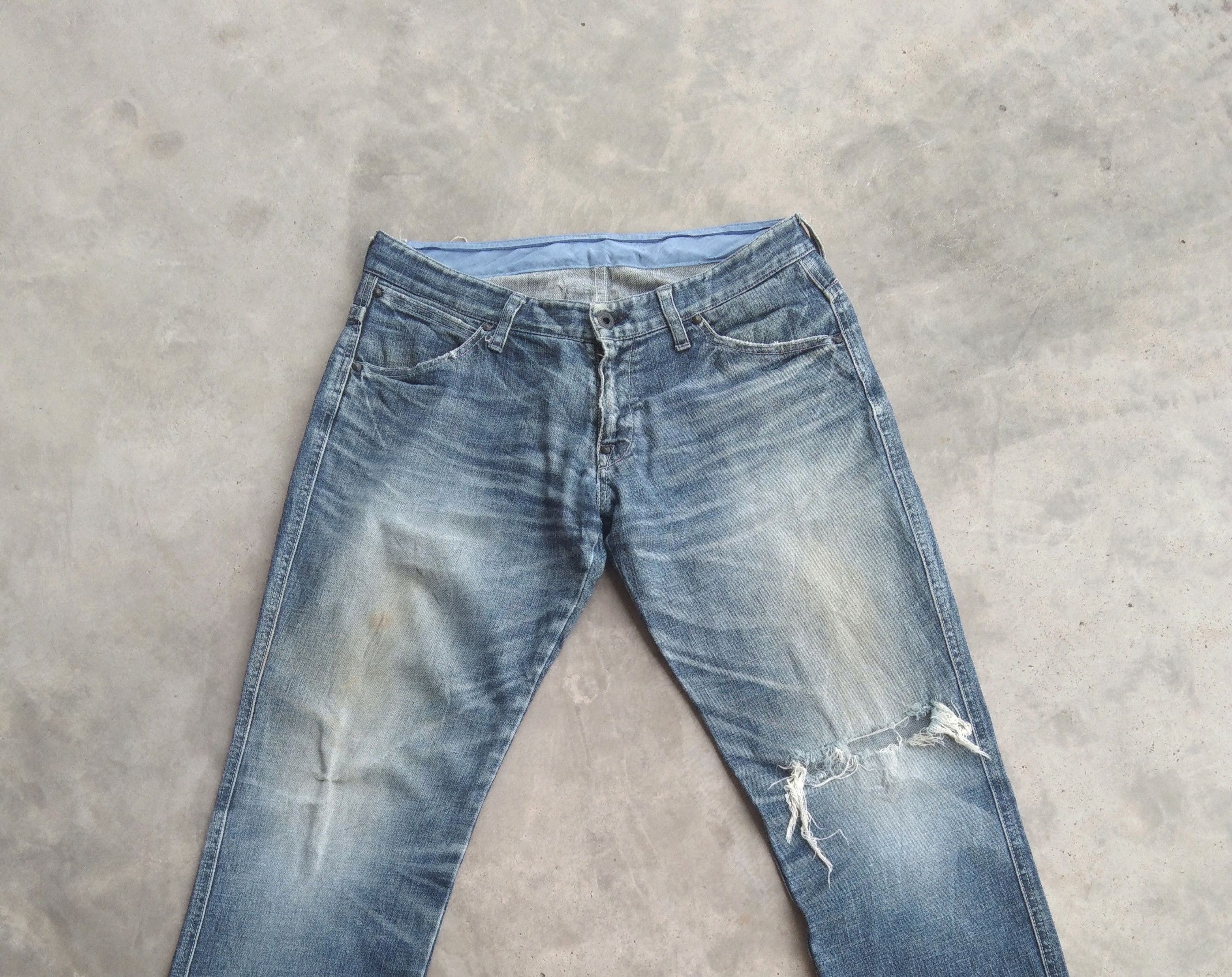 Japanese Brand Vintage Y2k Factotum Made In Japan Distressed Jeans 32x32 Size US 32 / EU 48 - 4 Thumbnail