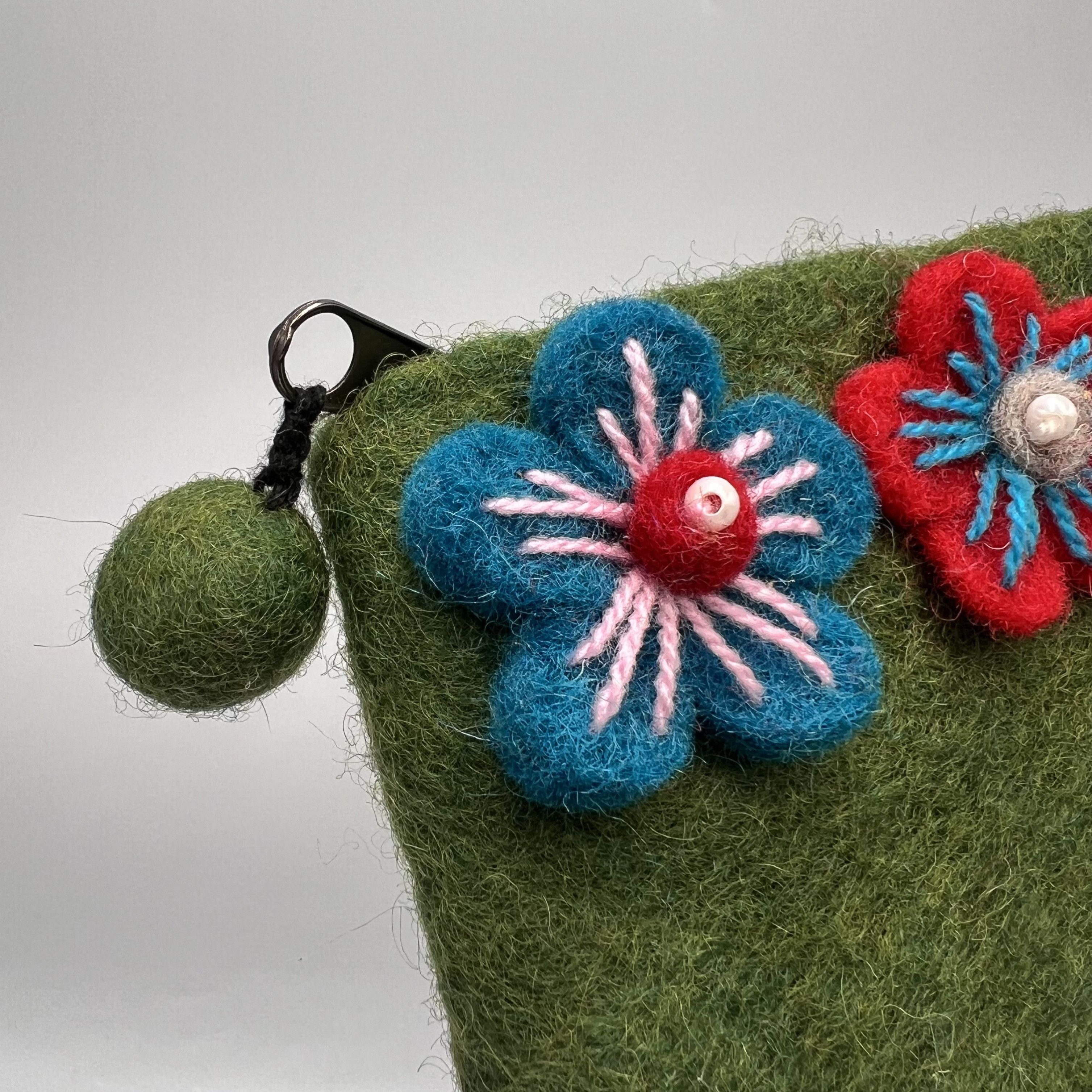 Handmade Handmade Green Felt Wool Coin Purse Floral Zip Pouch Nepal Size ONE SIZE - 6 Thumbnail