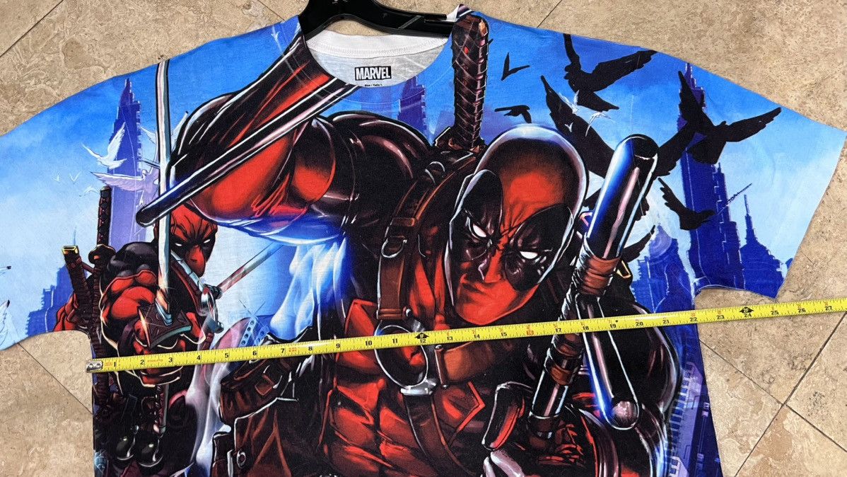 DC Comics × Marvel Comics AOP Marvel Deadpool Tshirt Size L Size US L / EU 52-54 / 3 - 5 Thumbnail