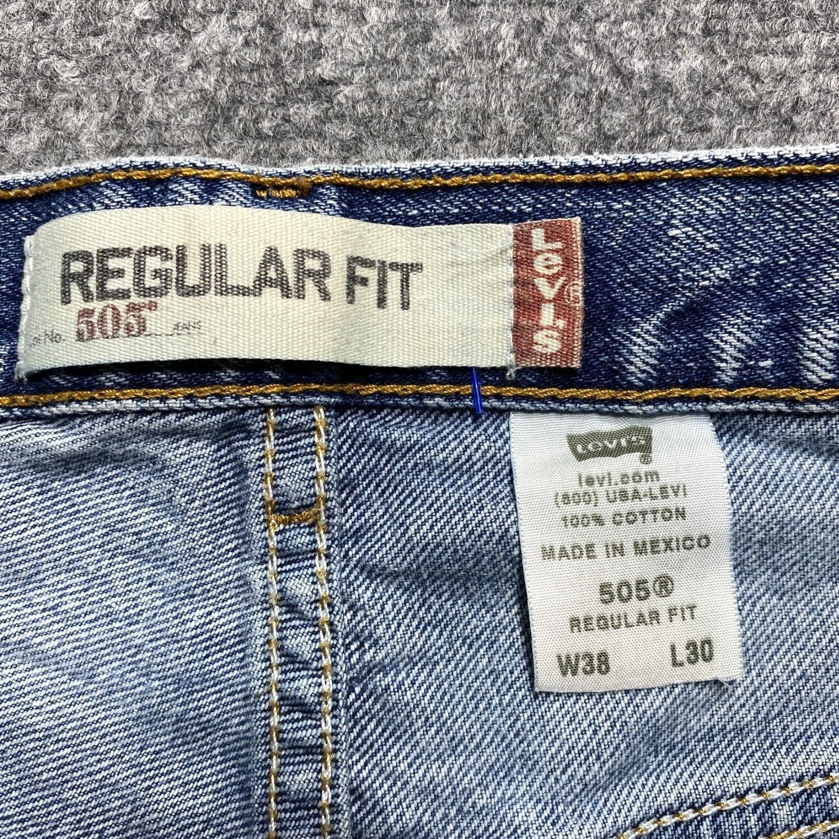 Levi's VINTAGE Levi's 505 Jeans Mens W38 L30 Blue Regular Straight Leg Medium Wash Y2k Size US 38 / EU 54 - 7 Thumbnail