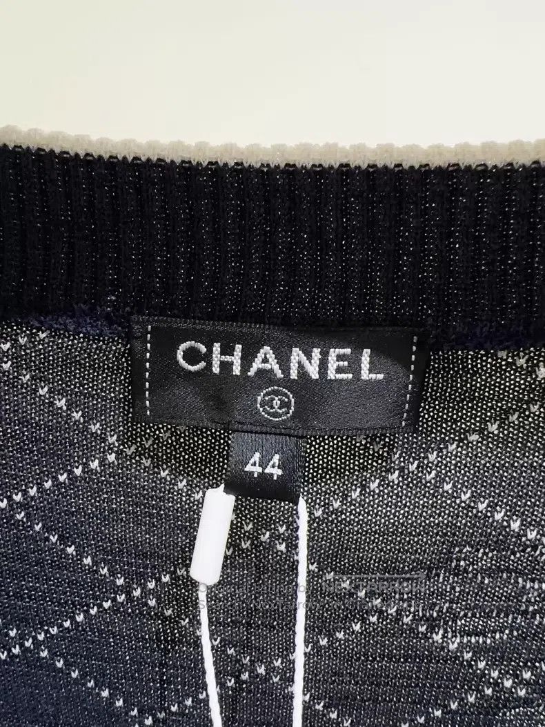 Chanel Chanel Pull-over sweater Size M / US 6-8 / IT 42-44 - 2 Thumbnail