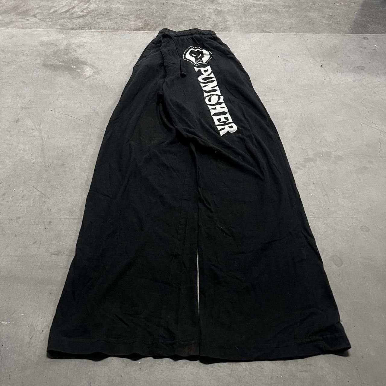 Marvel Comics Crazy Vintage Y2K/2000s Baggy Fit Marvel Studios Punisher SweatPants with adjustable waistband and Pockets! Size US 34 / EU 50 - 2 Thumbnail