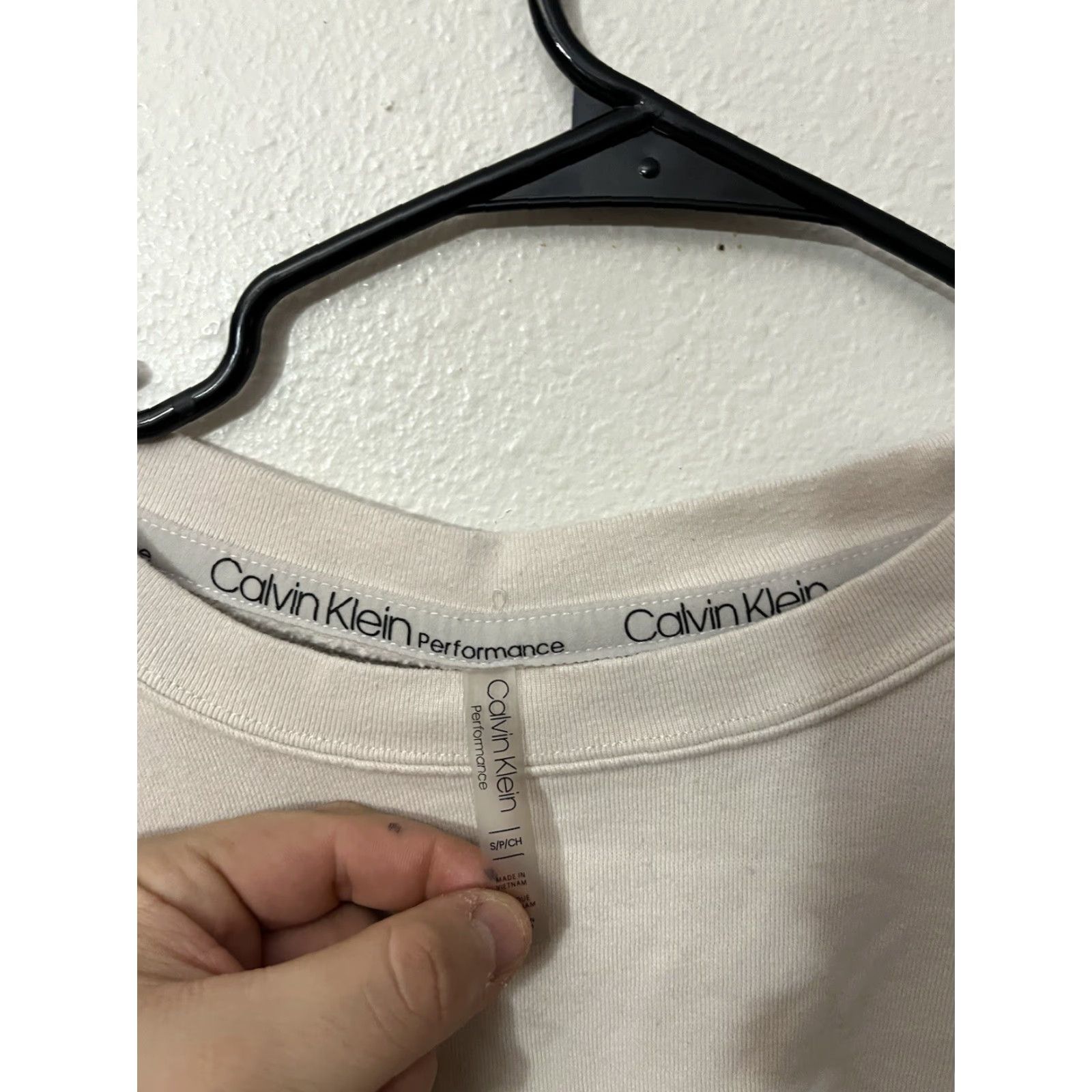 Calvin Klein Calvin Klein Performance Sweatshirt Women’s Small Cream Long Sleeve Pullover Activewear Fleece Size S / US 4 / IT 40 - 2 Thumbnail