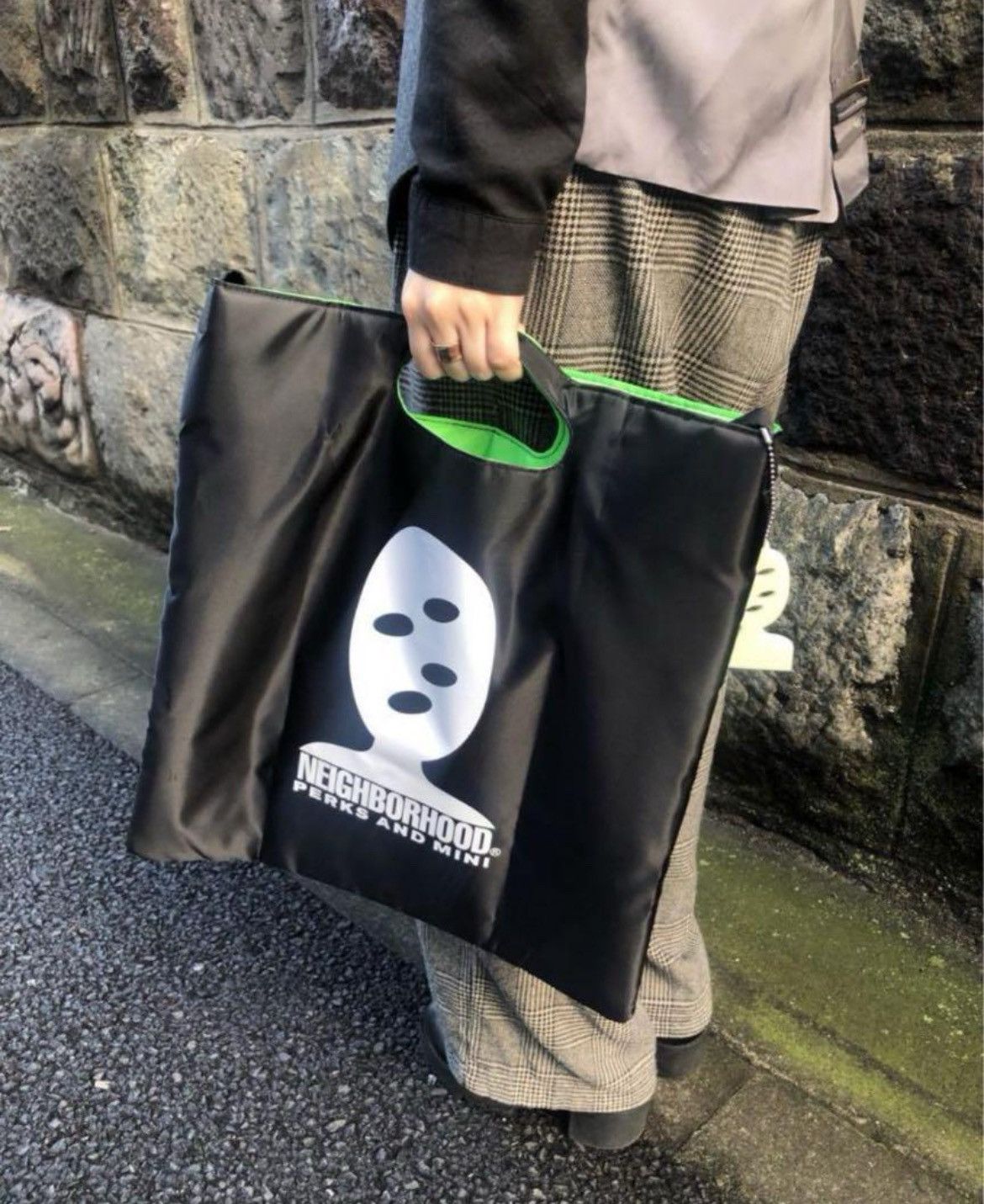 Neighborhood × Perks And Mini neighborhood × perks and mini 2 way Vinyl Bag + Keychain Size ONE SIZE - 11 Thumbnail