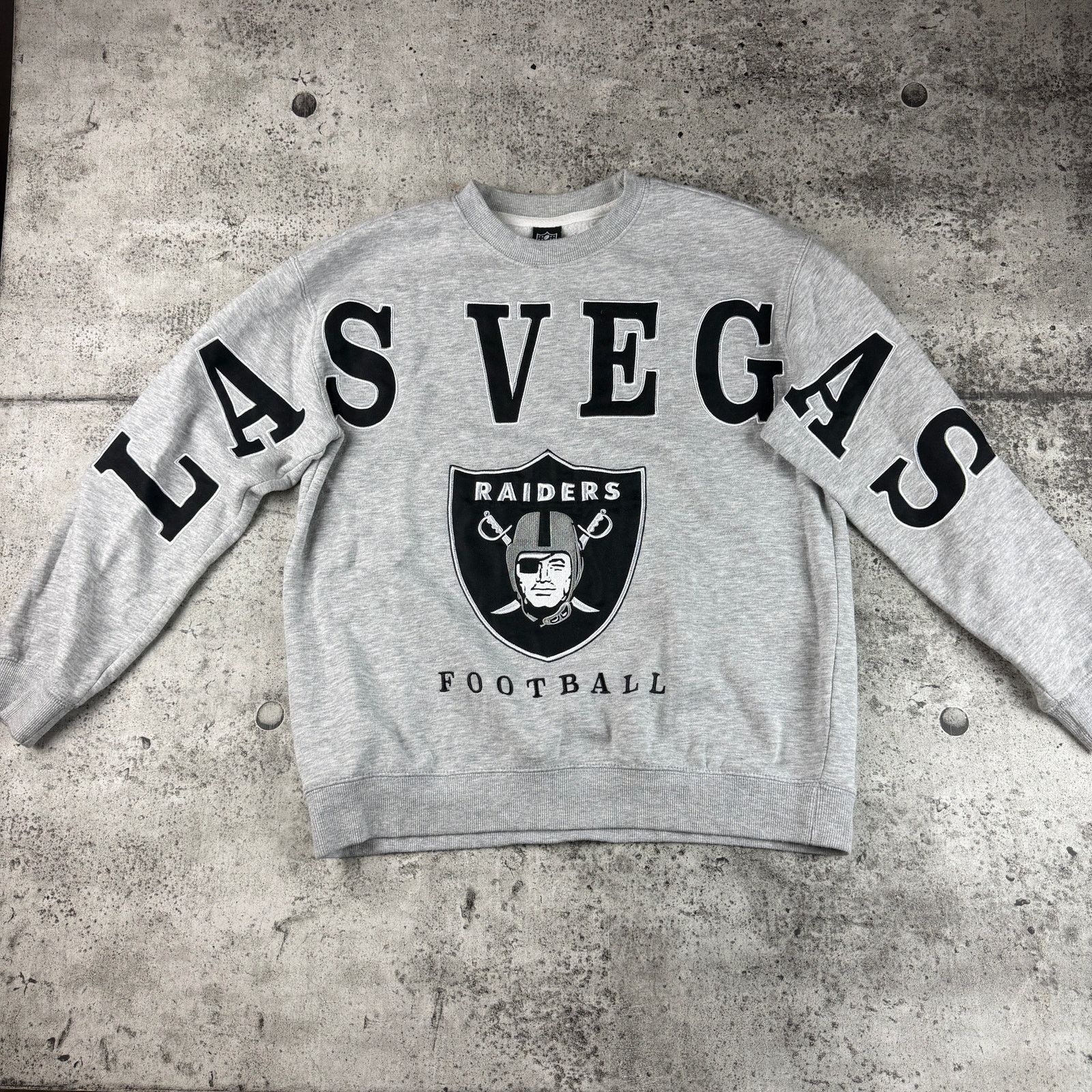 Japanese Brand × NFL Las Vegas Raider Spell Out Patch Logo Sweatshirt Size Small Size US S / EU 44-46 / 1 - 1 Thumbnail
