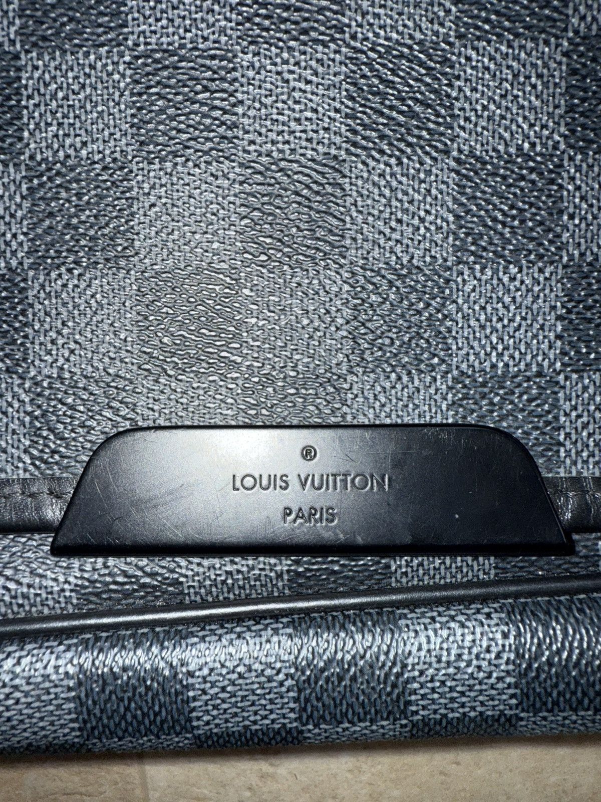 Louis Vuitton Louis Vuitton Daniel MM Damier Graphite Messenger Bag Size ONE SIZE - 3 Thumbnail