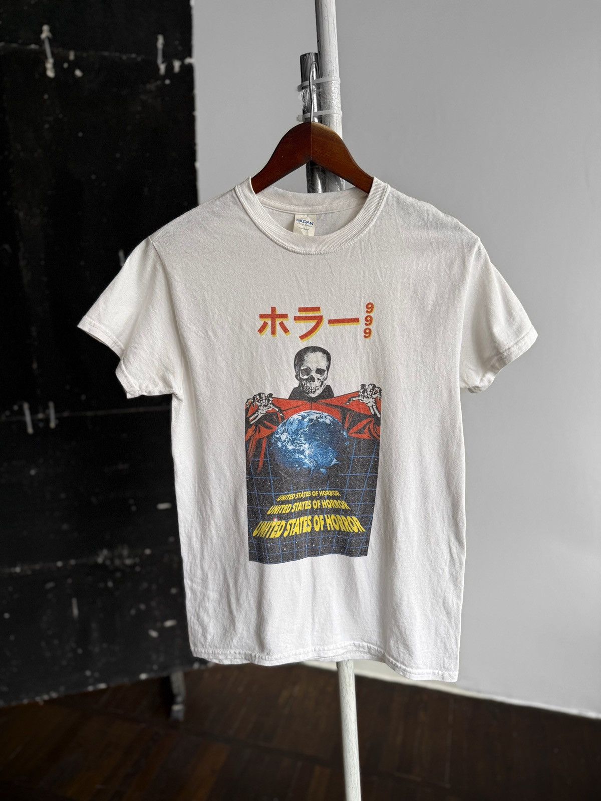 Gildan Gildan Mens White Horror Double Sided Graphic Band T-Shirt Size US S / EU 44-46 / 1 - 1 Thumbnail