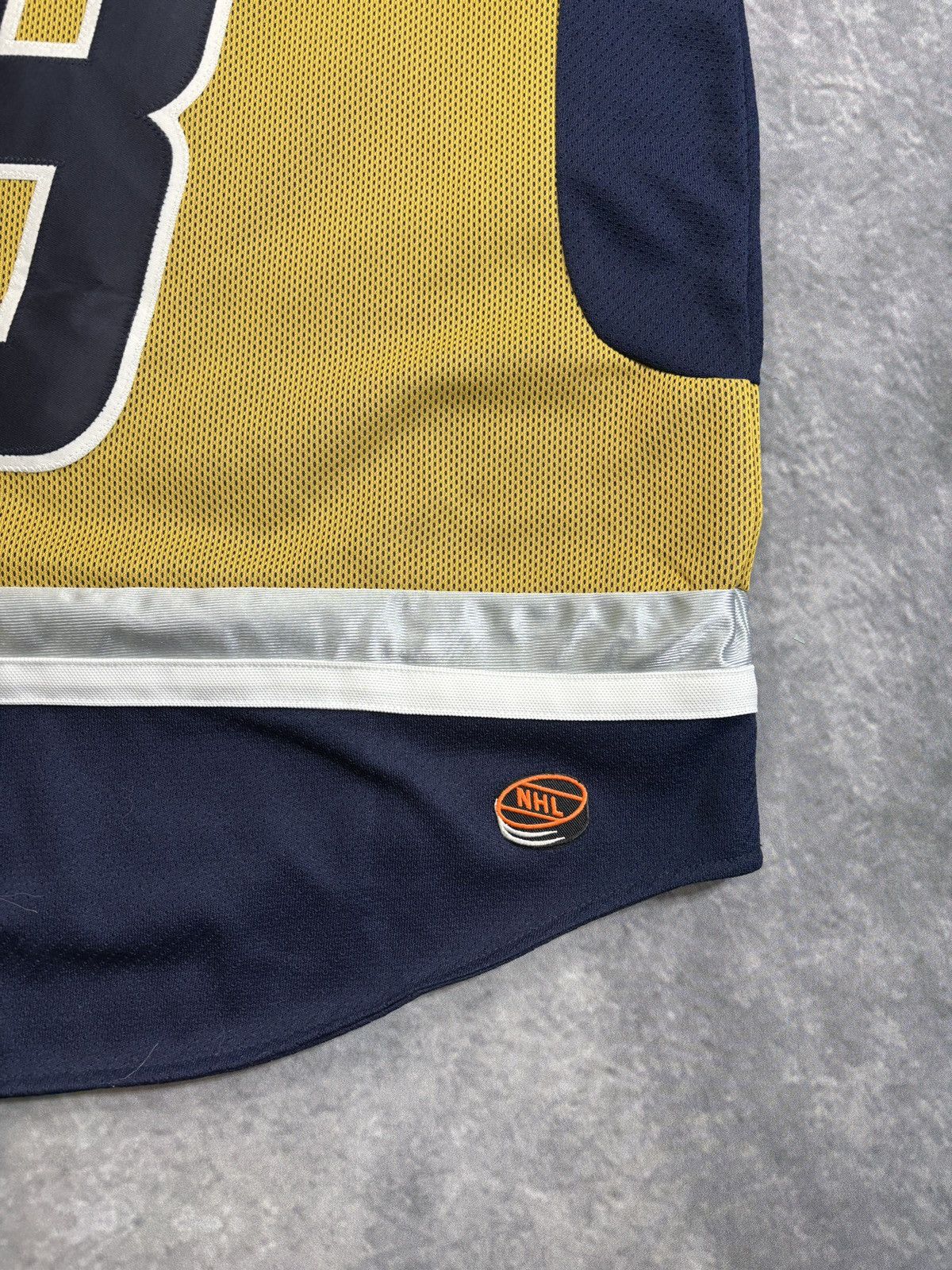 NHL Vintage Nashville Predators Hockey Jersey 2000-01 90s Patch Size US L / EU 52-54 / 3 - 12 Thumbnail