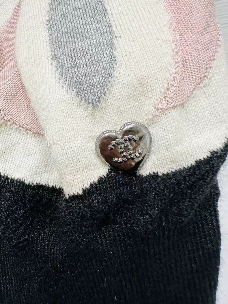 Chanel Chanel Full logo knitted undershirt sweater Size XXS / US 00 / IT 34 - 4 Thumbnail