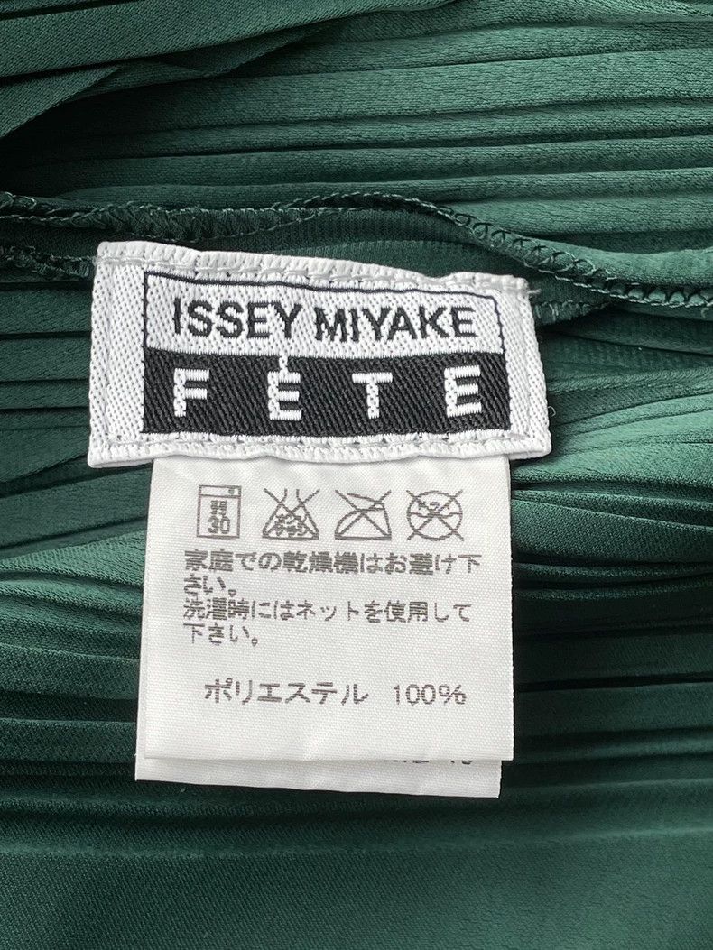 Issey Miyake Issey Miyake size:3 A dark green pleated cardigan Size S / US 4 / IT 40 - 6 Thumbnail