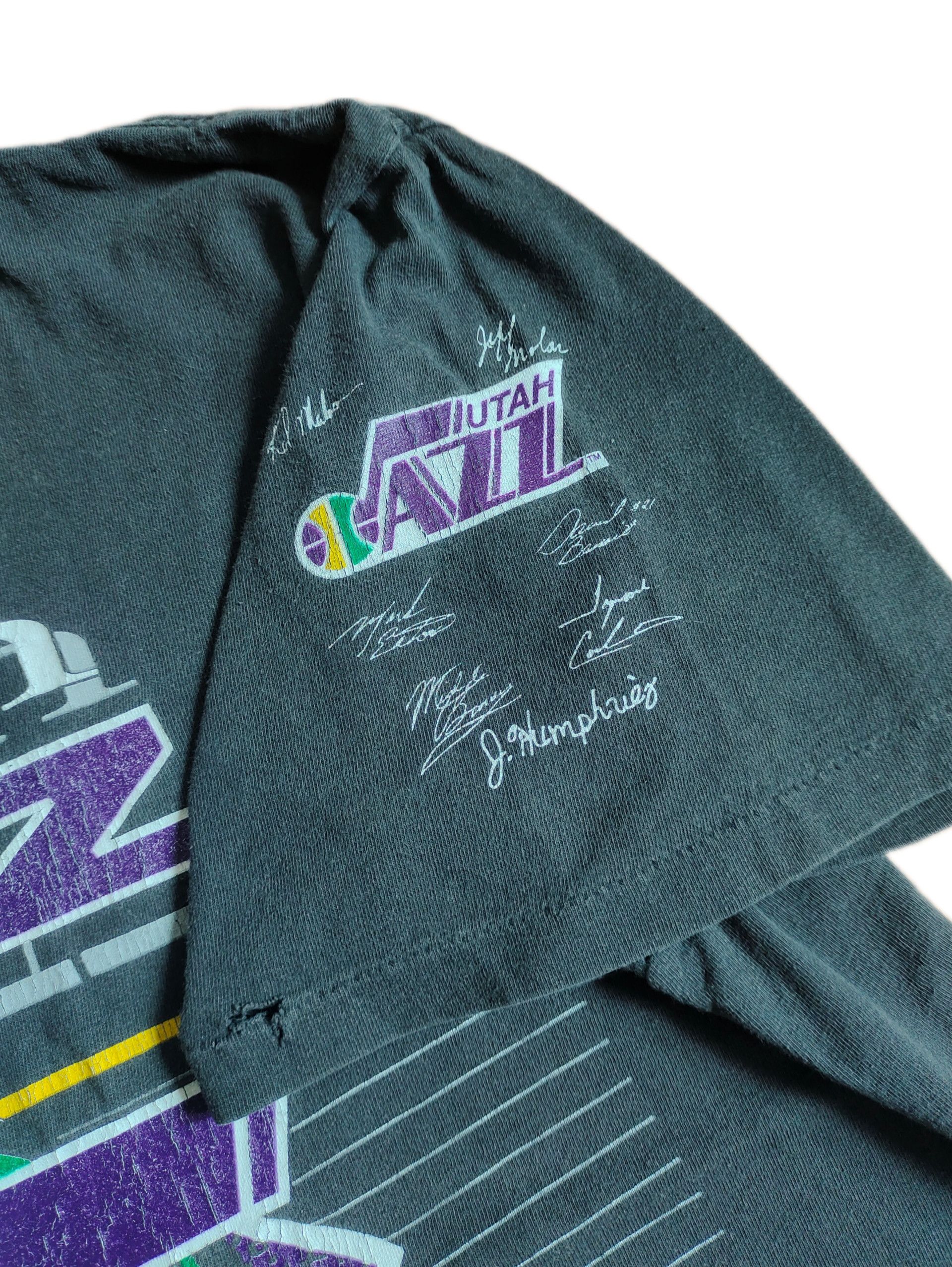 Vintage Vintage Utah Jazz 90s Full Logo T-shirt Size US XL / EU 56 / 4 - 4 Thumbnail
