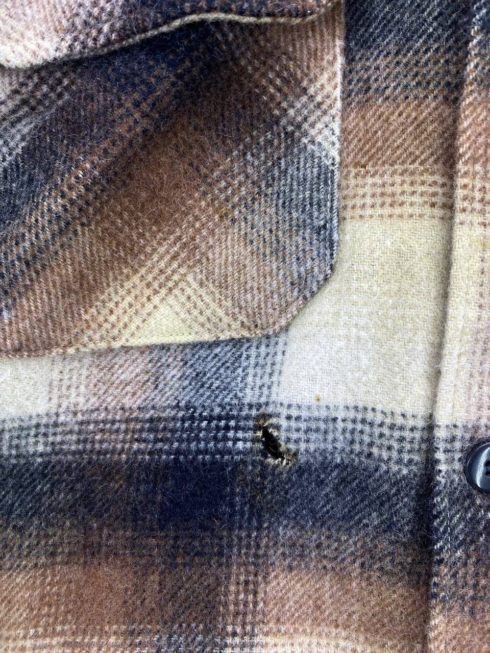 Levi's Vintage Levis Alaska Shadow Plaids Shirts Button Ups Flannel Size US L / EU 52-54 / 3 - 12 Thumbnail