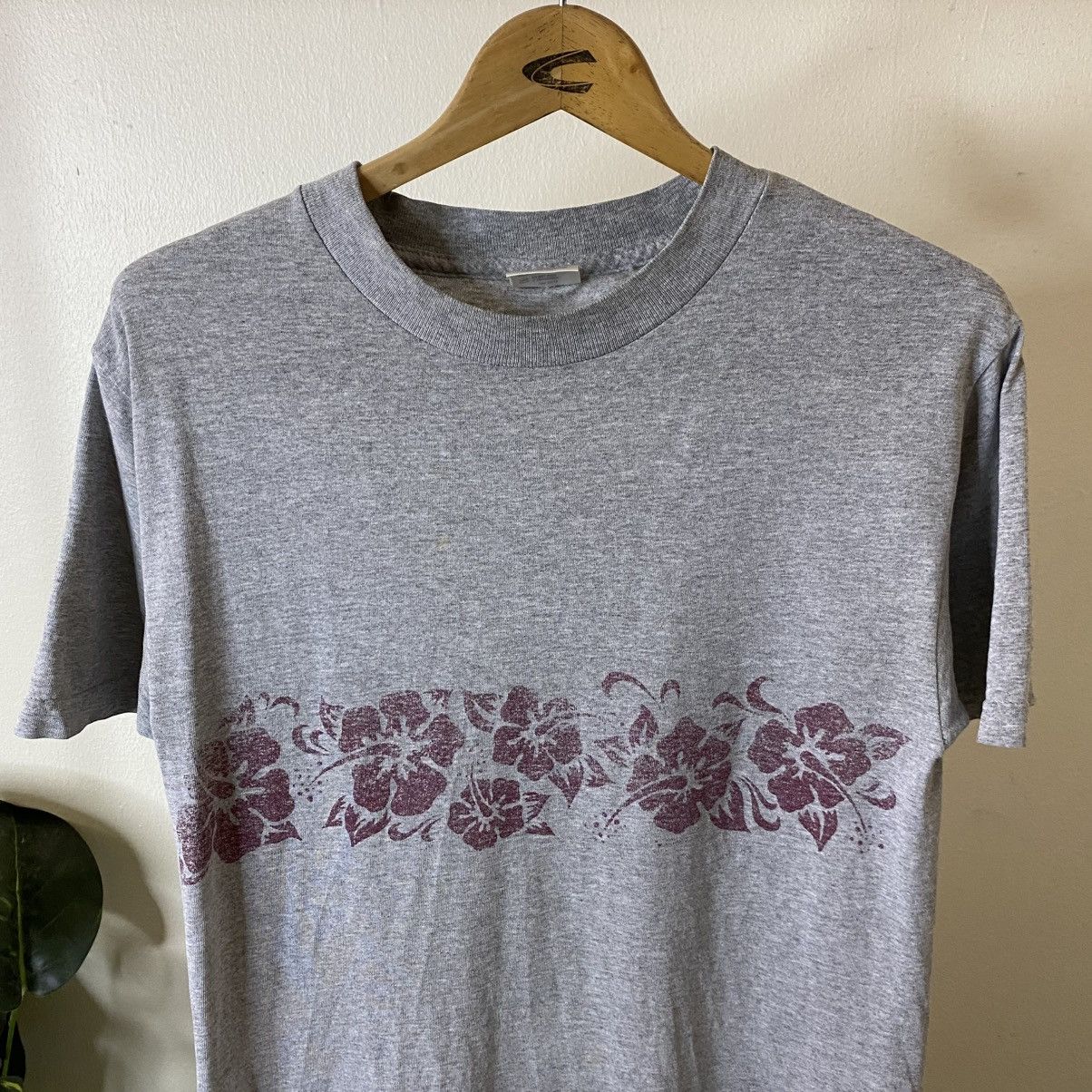 Vintage 1990s Hawaiian Motive Surf Tribal Surfing Tee Streetwear Size US S / EU 44-46 / 1 - 2 Thumbnail