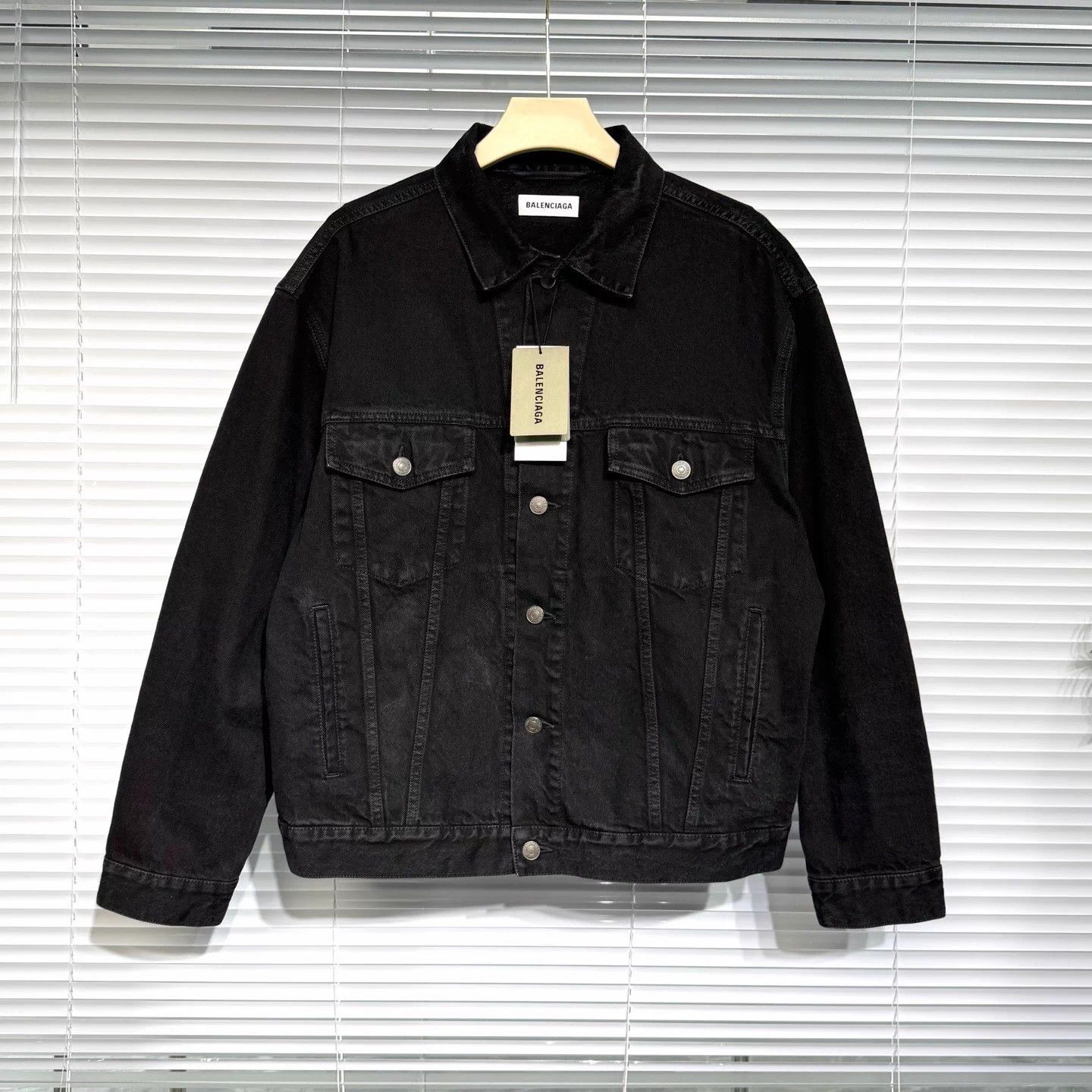 Balenciaga Balenciaga distressed denim jacket back crystal logo black Size XS / US 0-2 / IT 36-38 - 1 Thumbnail