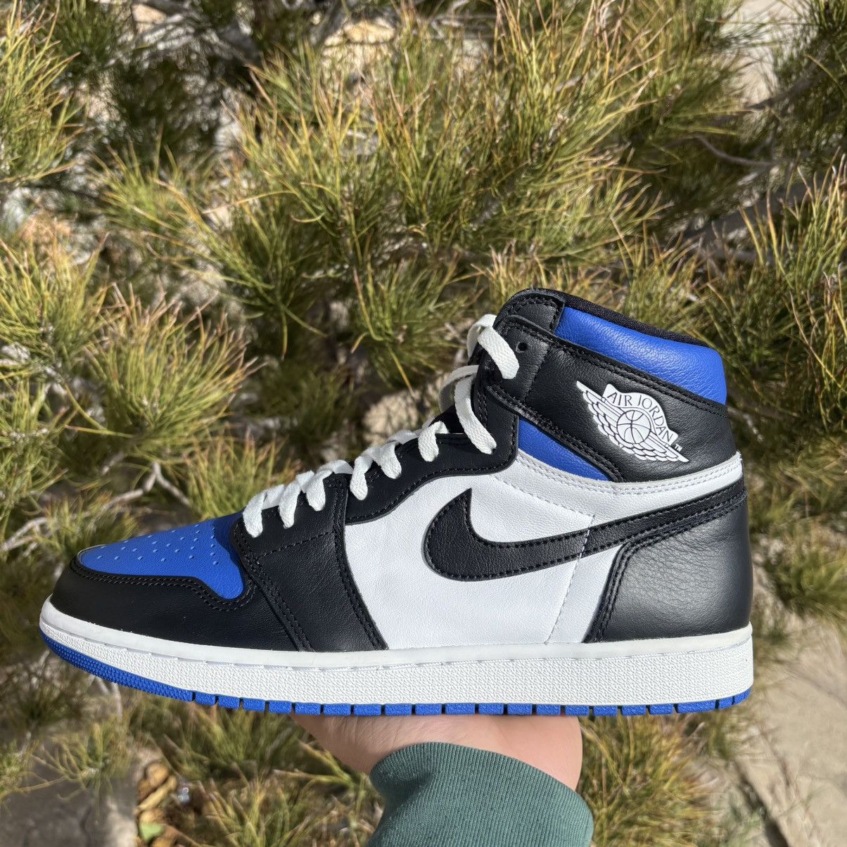 Jordan Brand Air Jordan 1 Retro High Royal Toe Size US 11 / EU 44 - 1 Thumbnail