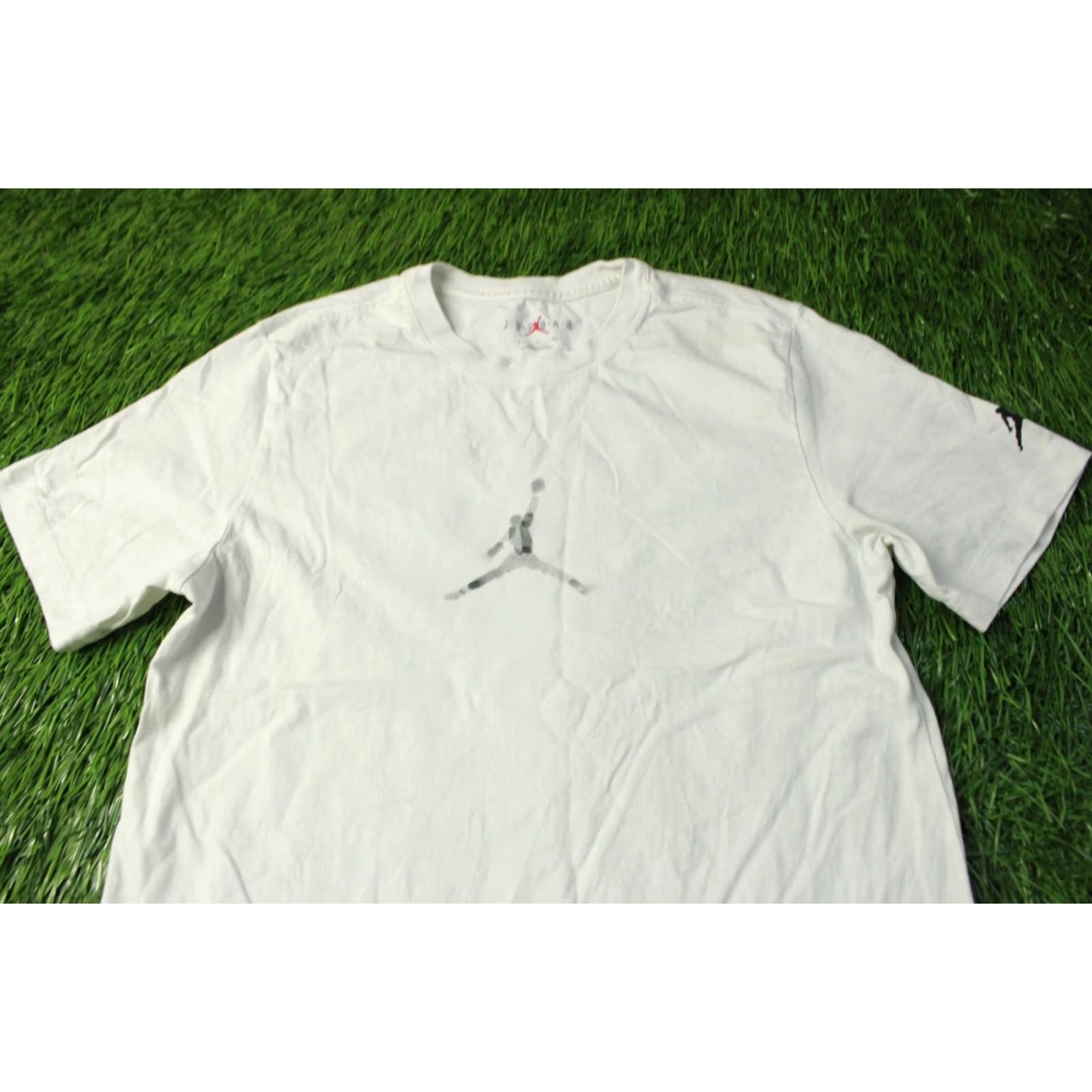 Nike Nike Air Jordan T-Shirt Men Size S White Jersey Logo 2023 Basketball Casual Shirt Size US S / EU 44-46 / 1 - 3 Thumbnail