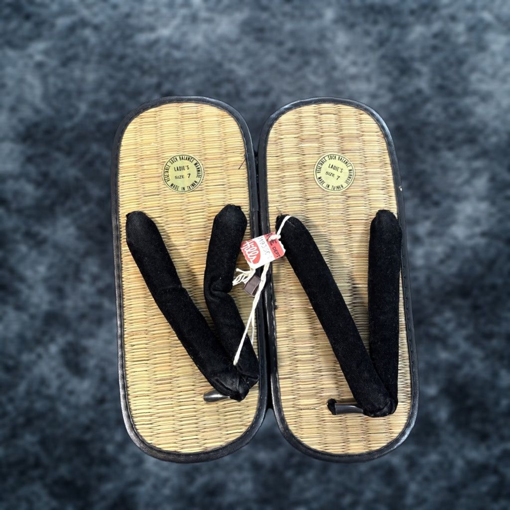 Vintage VINTAGE Bamboo Flip Flop Sandal Womens 7 Bodhi Bohemian Brown Flat Faux Leather Shoes Womens Size US 7 / IT 37 - 1 Thumbnail