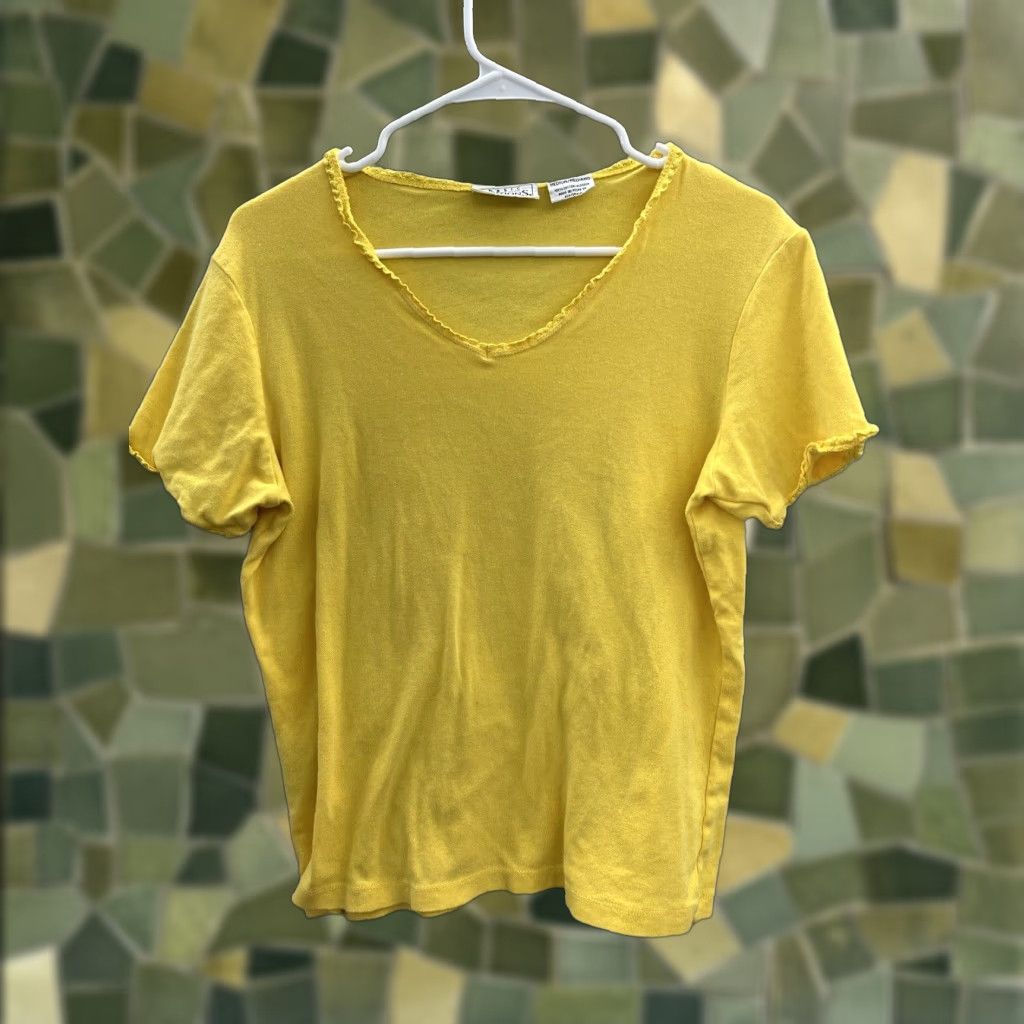 Basic Editions Basic Editions Shirt Adult Medium Yellow Solid Short Sleeve V-Neck Blouse Womens Size M / US 6-8 / IT 42-44 - 1 Thumbnail