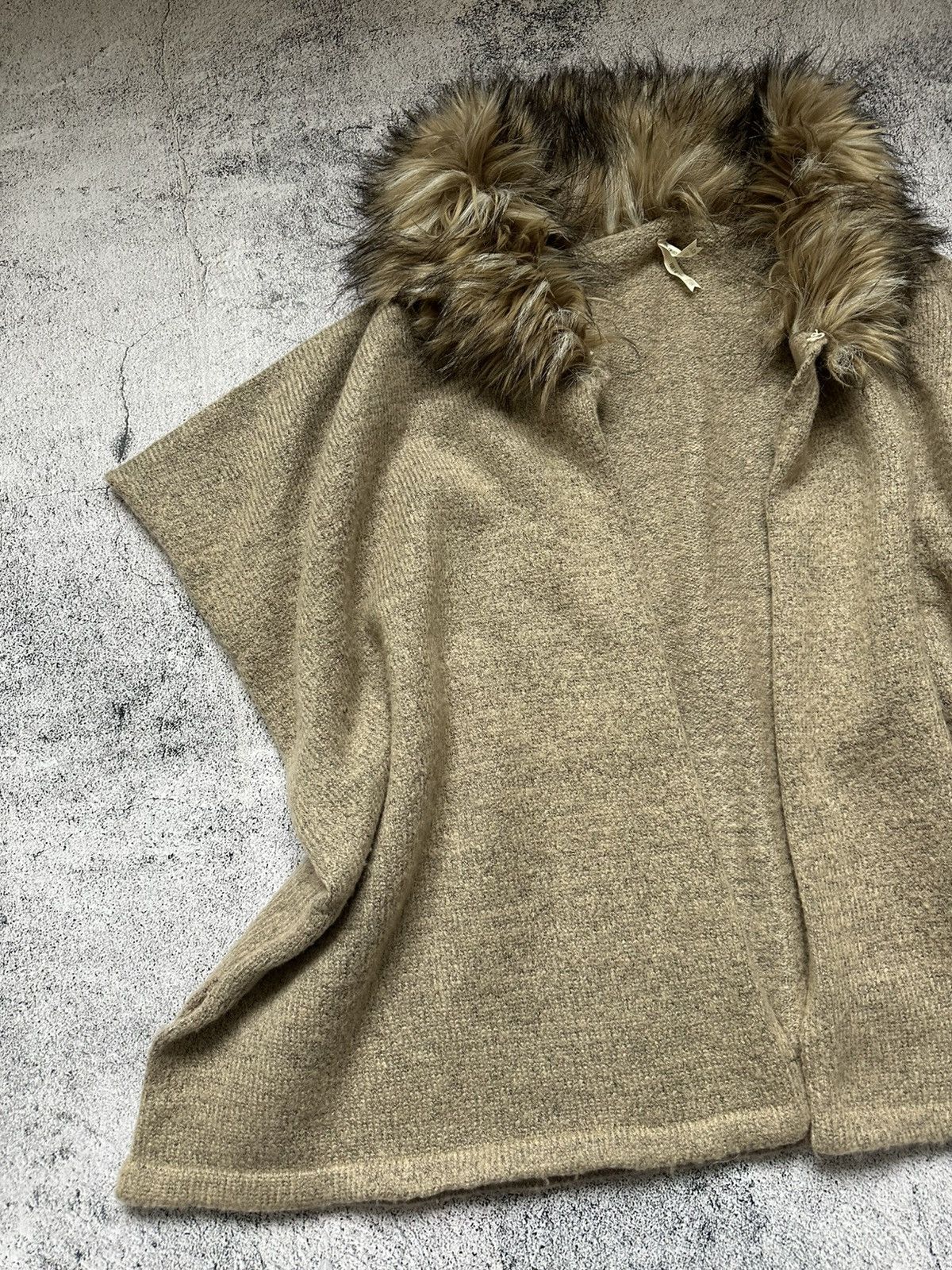Japanese Brand Faux Fur Cape Archive Fit Women's Beige Size M / US 6-8 / IT 42-44 - 5 Thumbnail