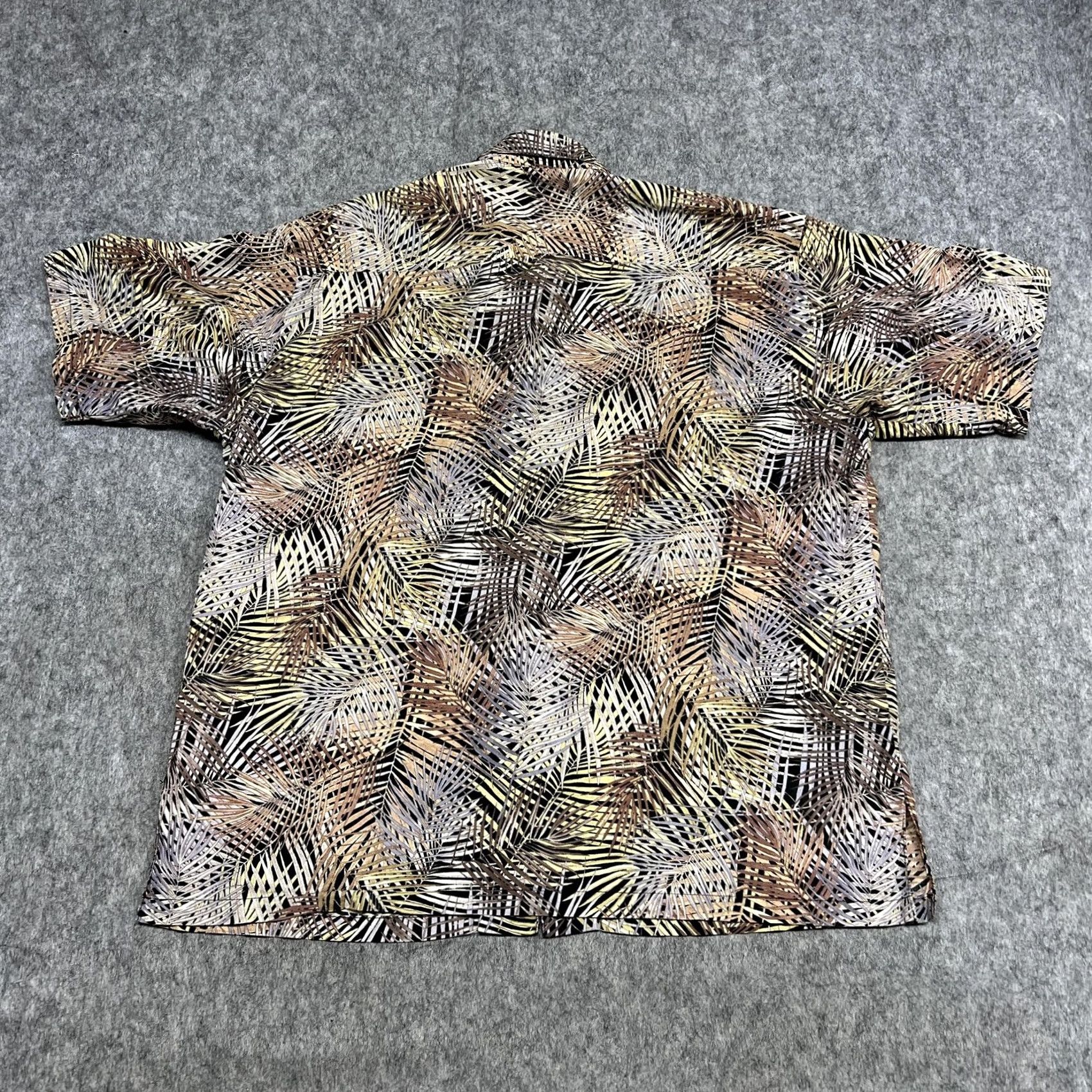 Tori Richard Tori Richard Shirt Mens L Beige Hawaiian Aloha Short Sleeve Button Size US L / EU 52-54 / 3 - 2 Thumbnail