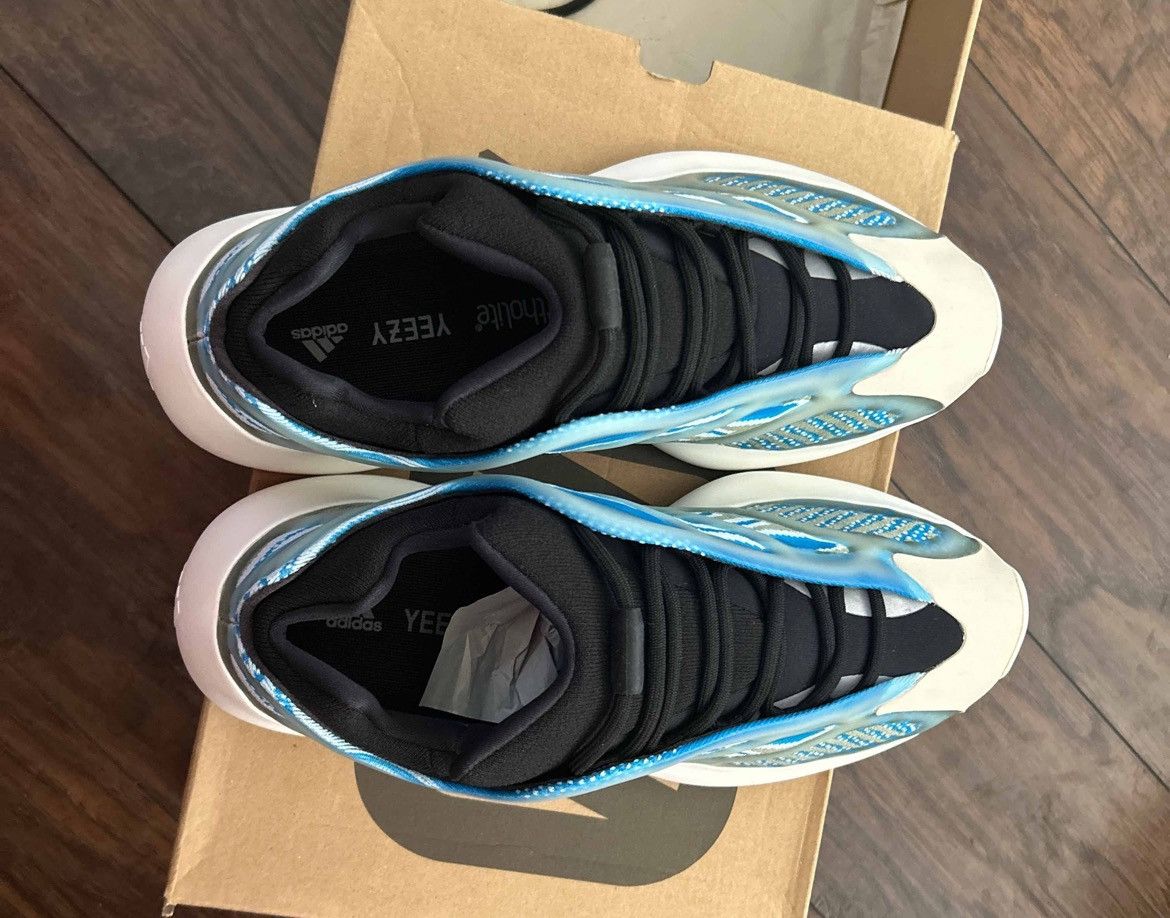 Yeezy 700 v3 azareth