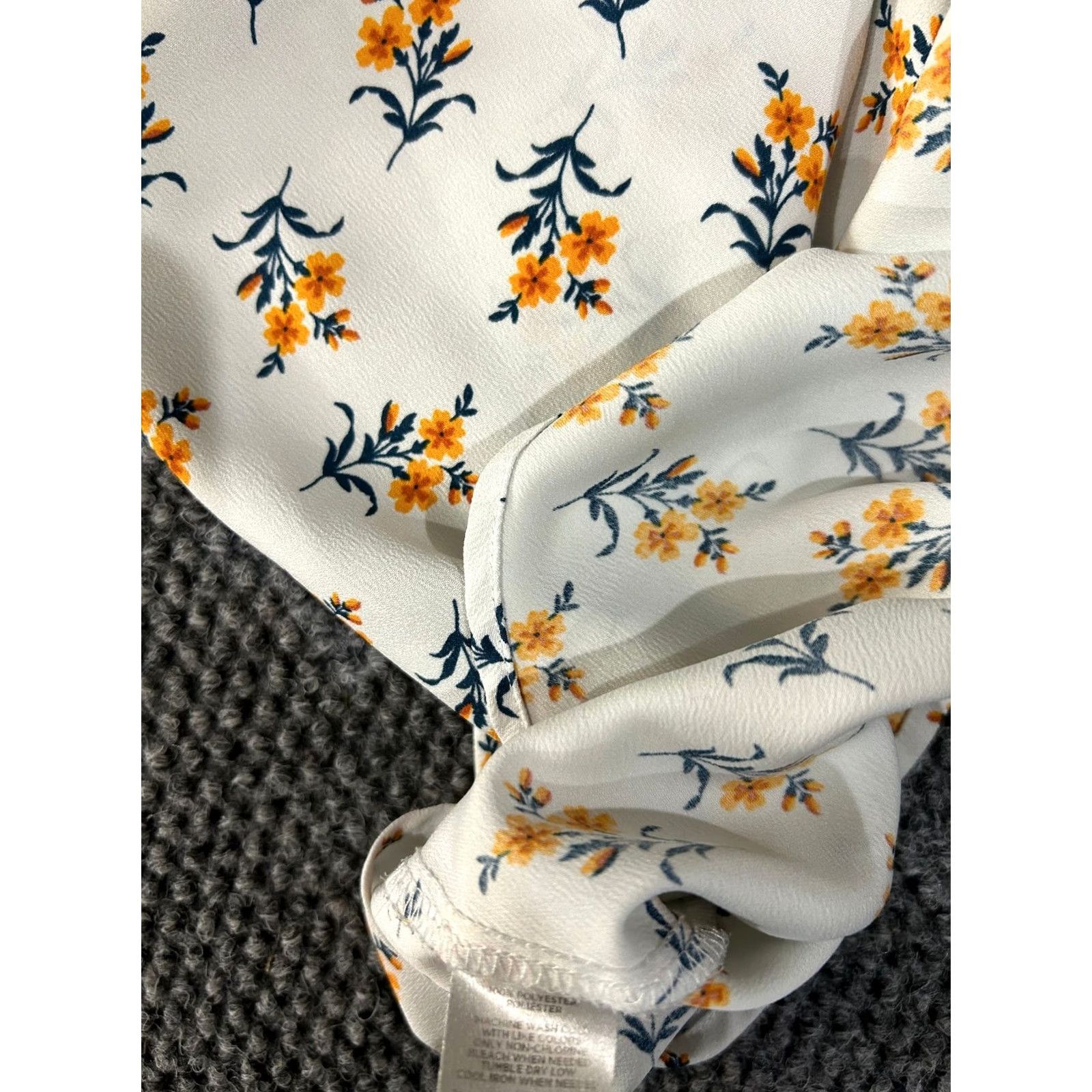 Ann Taylor LOFT Blouse Womens Large White Floral Long Sleeve Ruffle Cuffs Size L / US 10 / IT 46 - 6 Thumbnail