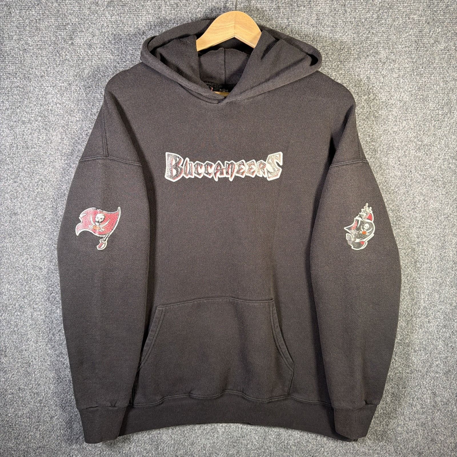 NFL Vintage Tampa Bay Buccaneers Hoodie Mens XL Black 90s Faded Size US XL / EU 56 / 4 - 1 Thumbnail