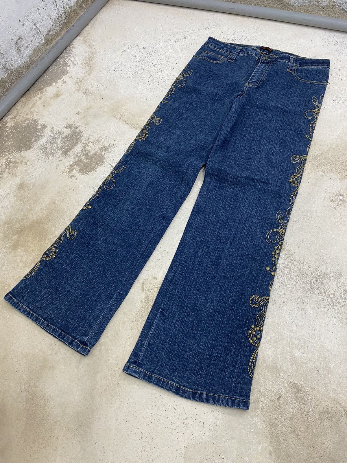 If Six Was Nine × Japanese Brand × Le Grande Bleu (L.G.B.) Flare Andre Denim Floral Embroidery Boho Chic Style Elegant Size US 31 - 4 Thumbnail