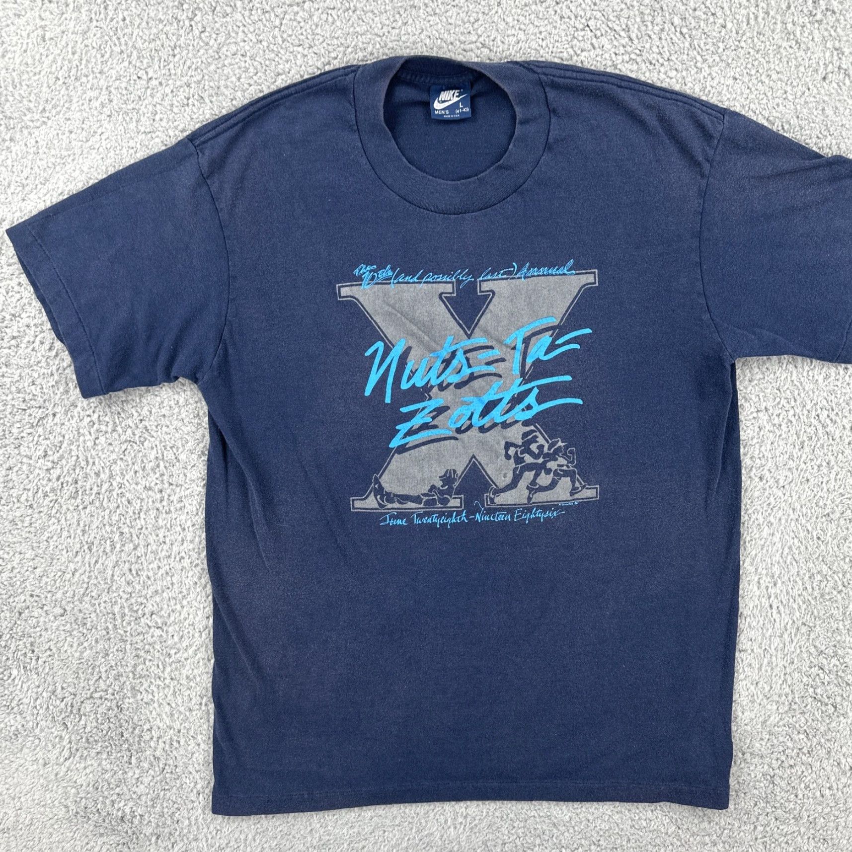 Nike VINTAGE Nike Blue Tag L Blue T Shirt SS Made In USA 1986 Nuts Ta Zotts Marathon Tee Mens Size US L / EU 52-54 / 3 - 3 Thumbnail