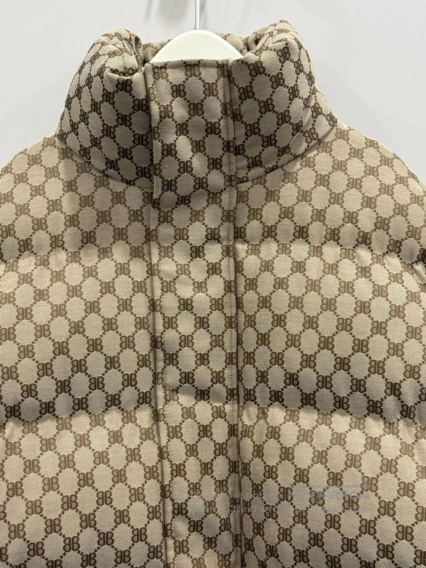 Balenciaga balenciaga gucci patterned puffer jacket size 44. Size US L / EU 52-54 / 3 - 3 Thumbnail