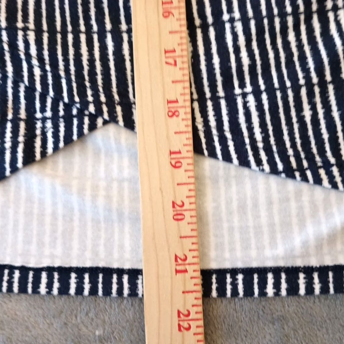 Athleta Athleta Skirt M Blue Striped Pull On Stretch Ruched Size 32" / US 10 / IT 46 - 4 Thumbnail