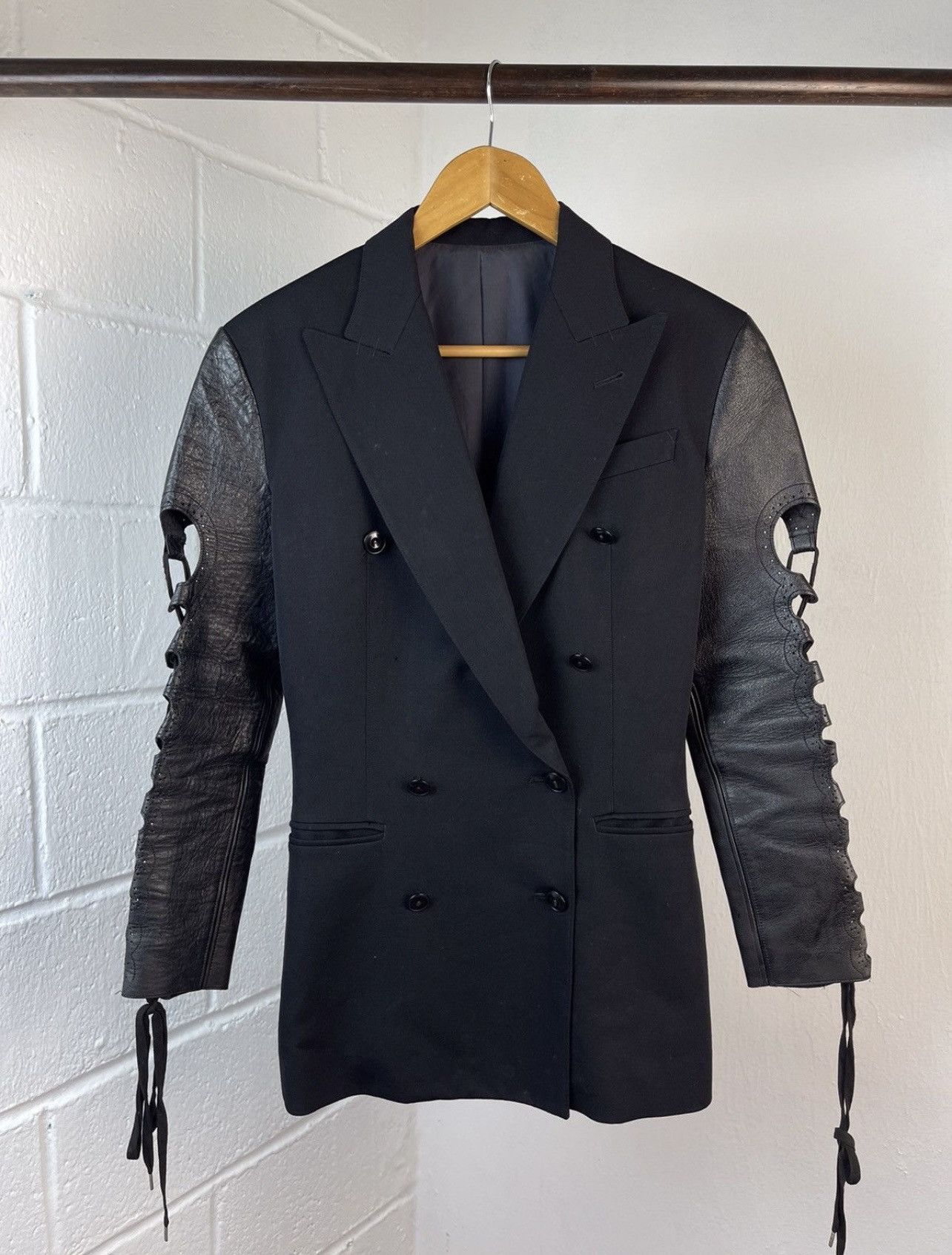 Jean Paul Gaultier 1992 Jean Paul Gaultier "EleganceCompitition" leather sleeve Size M / US 6-8 / IT 42-44 - 3 Thumbnail