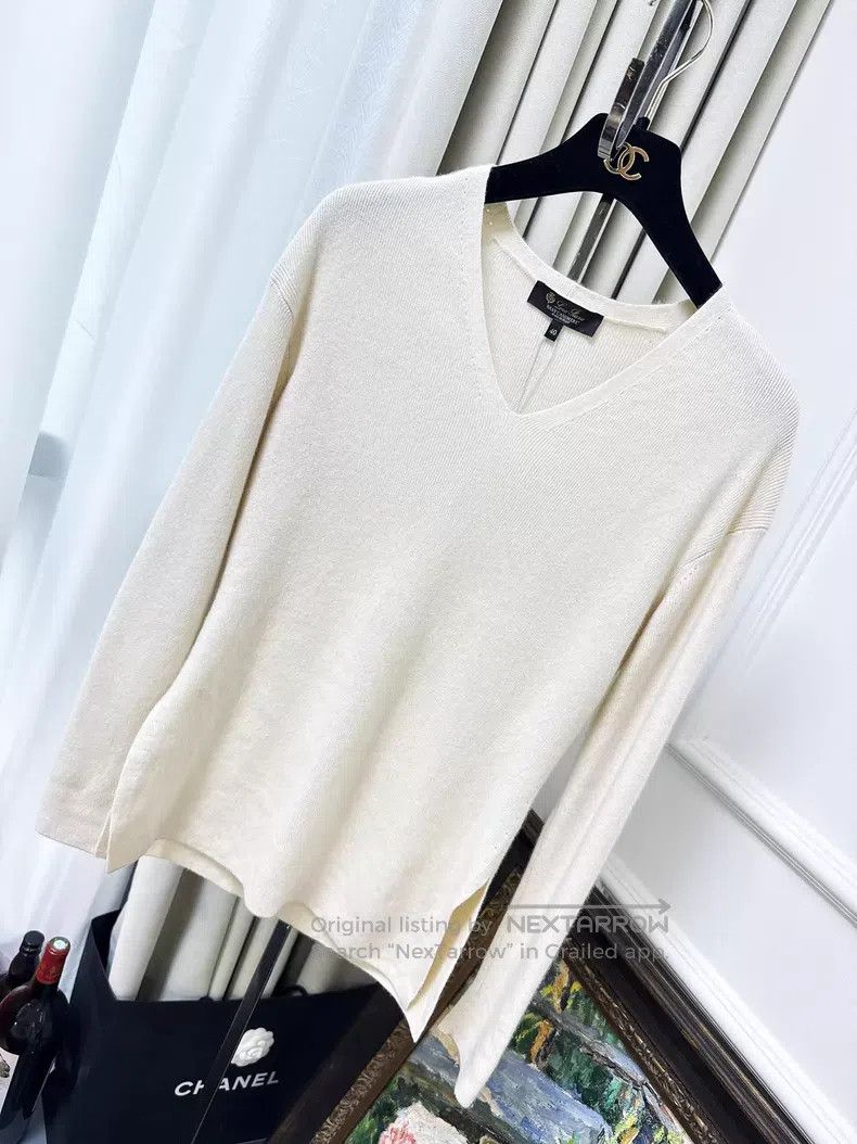 Loro Piana Loro Piana Off-white V-neck long-sleeve knitted top Size XS / US 0-2 / IT 36-38 - 1 Thumbnail