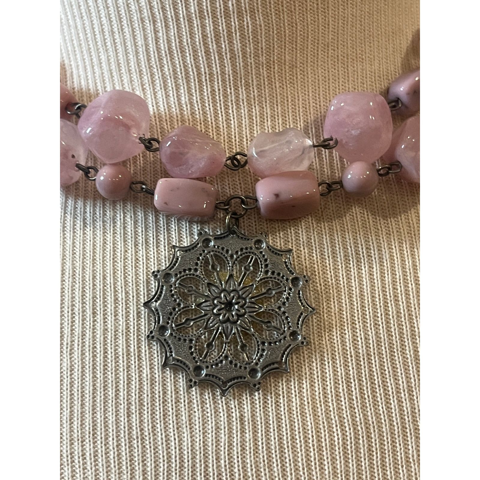 Other Vtg Rose Glass Bead Necklace Silver-tone Filigree Pendant Size ONE SIZE - 6 Thumbnail