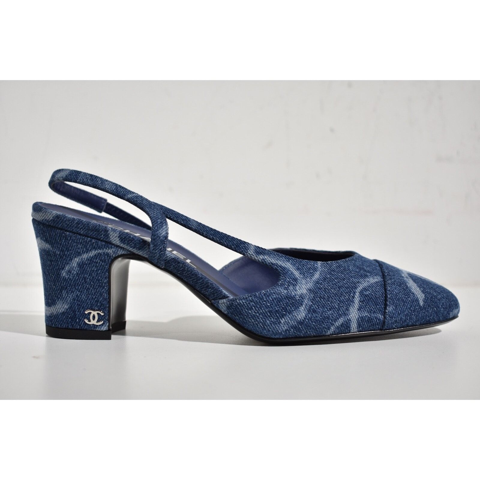 Chanel 23B Coco Sling Denim White CC Logo Slingback Block Heel 39 Size US 9 / IT 39 - 2 Thumbnail