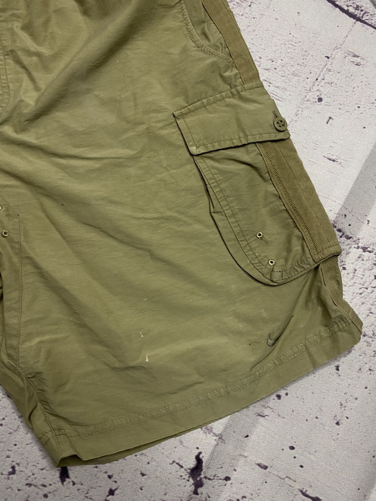 Nike MENS Nike Cargo Swoosh Tab Logo Shorts All Nude vintage Size US 34 / EU 50 - 7 Thumbnail