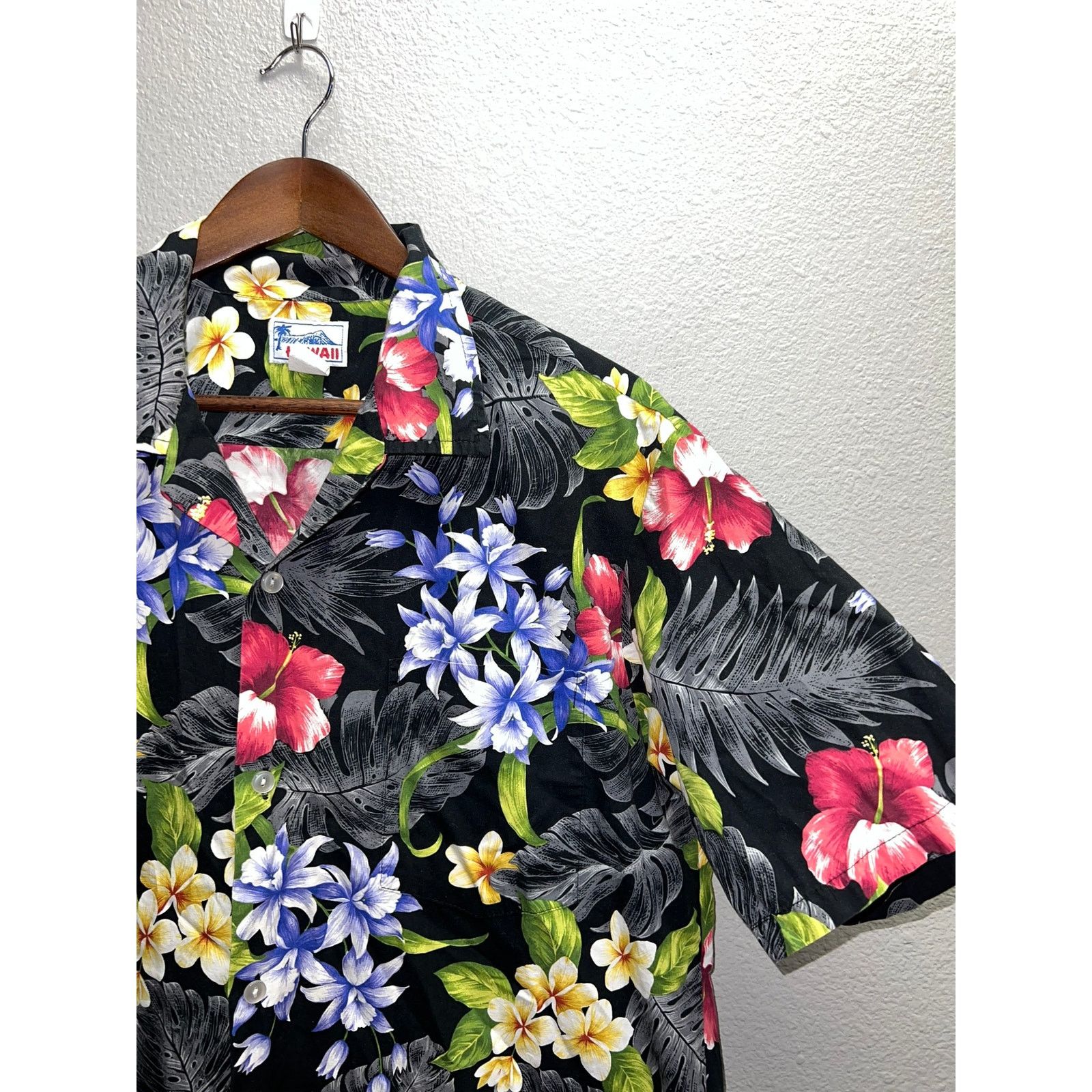 Vintage Vintage Hawaii Button Down Shirt Hawaiian Black Floral Tee Size US L / EU 52-54 / 3 - 2 Thumbnail