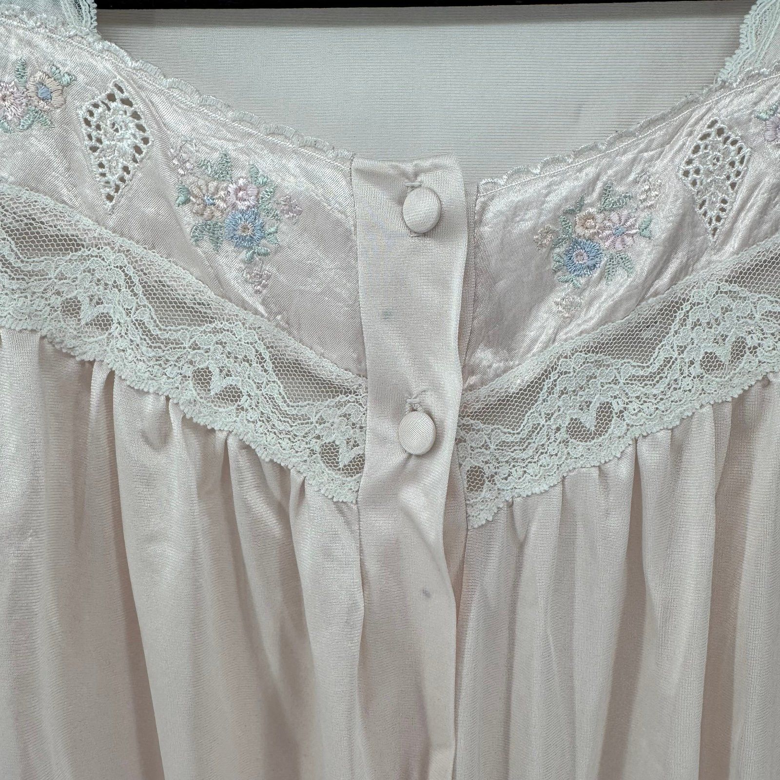 Other Vintage Lorraine Nightgown Pink Lace Button Front Made in U Size L / US 10 / IT 46 - 4 Thumbnail