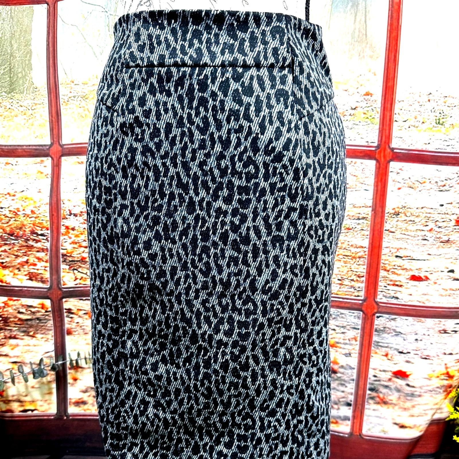Michael Kors Michael Kors Leopard Print Skirt Gray and Black size 2 Size 26" / US 2 / IT 38 - 3 Thumbnail