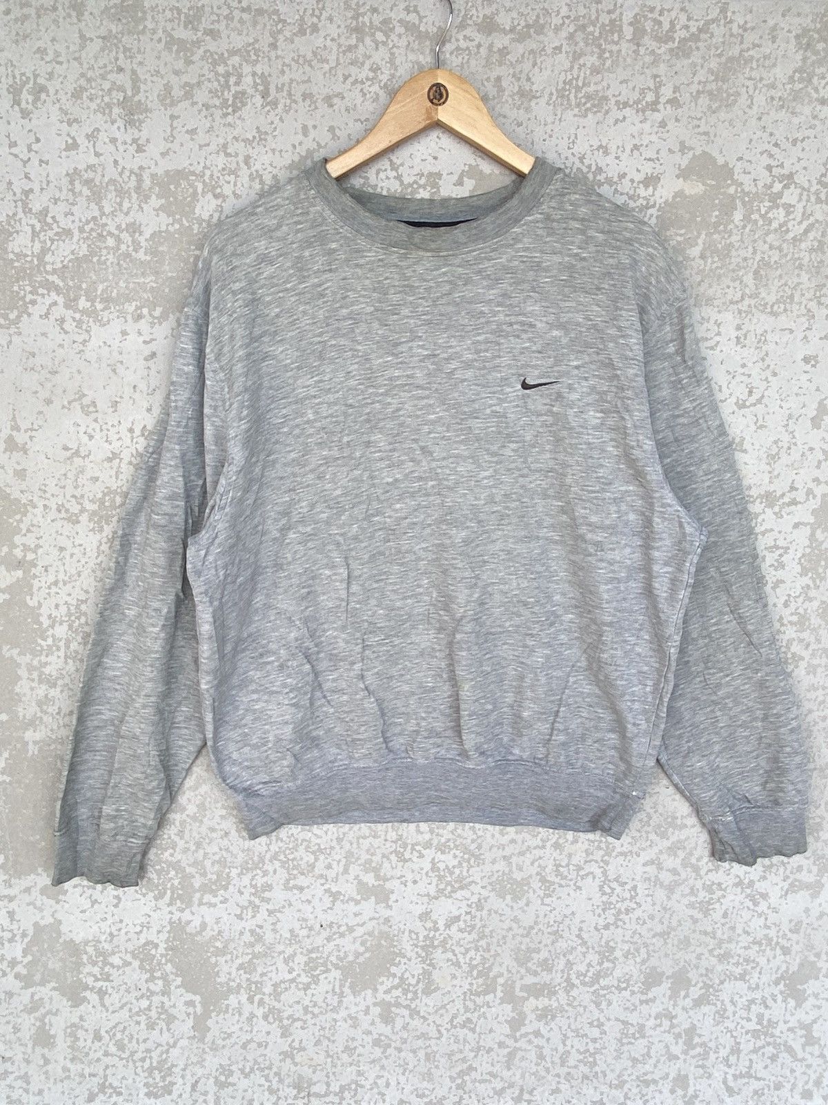 Other Vintage Nike Small Embroidered Crewneck Sweatshirt Gray Size US L / EU 52-54 / 3 - 1 Thumbnail